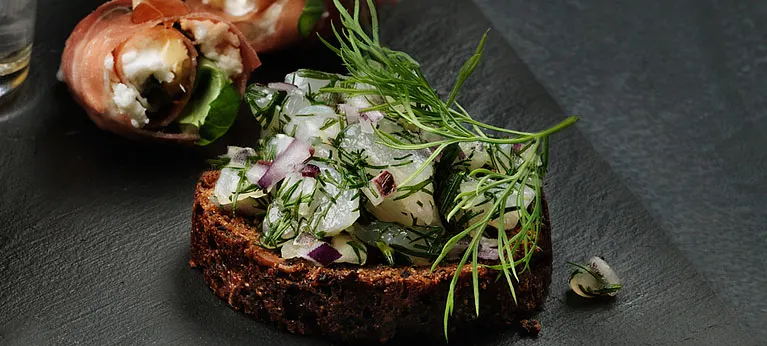 Siikatartar maalaisleivällä