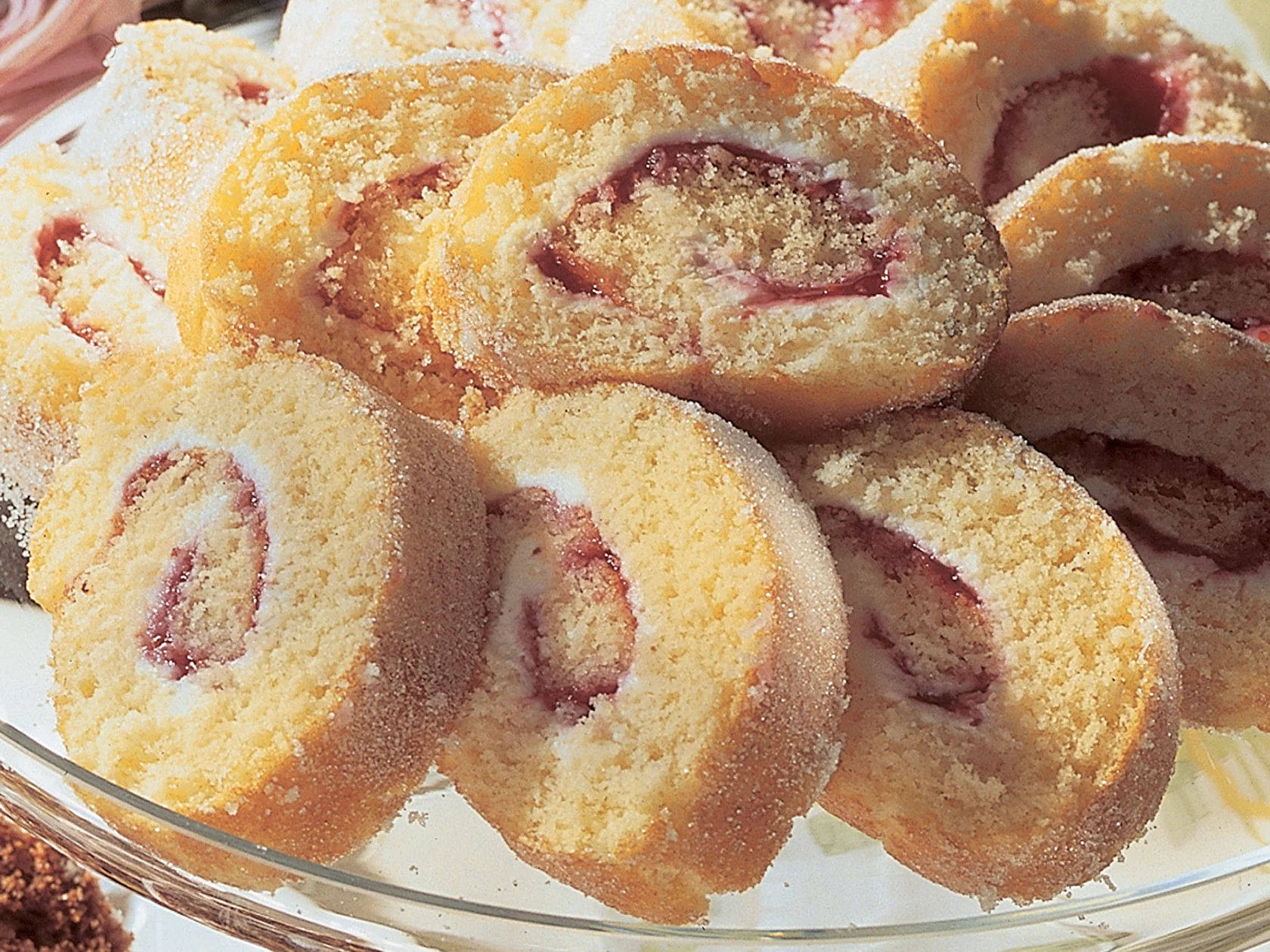 Mansikka-rahkakääretorttu