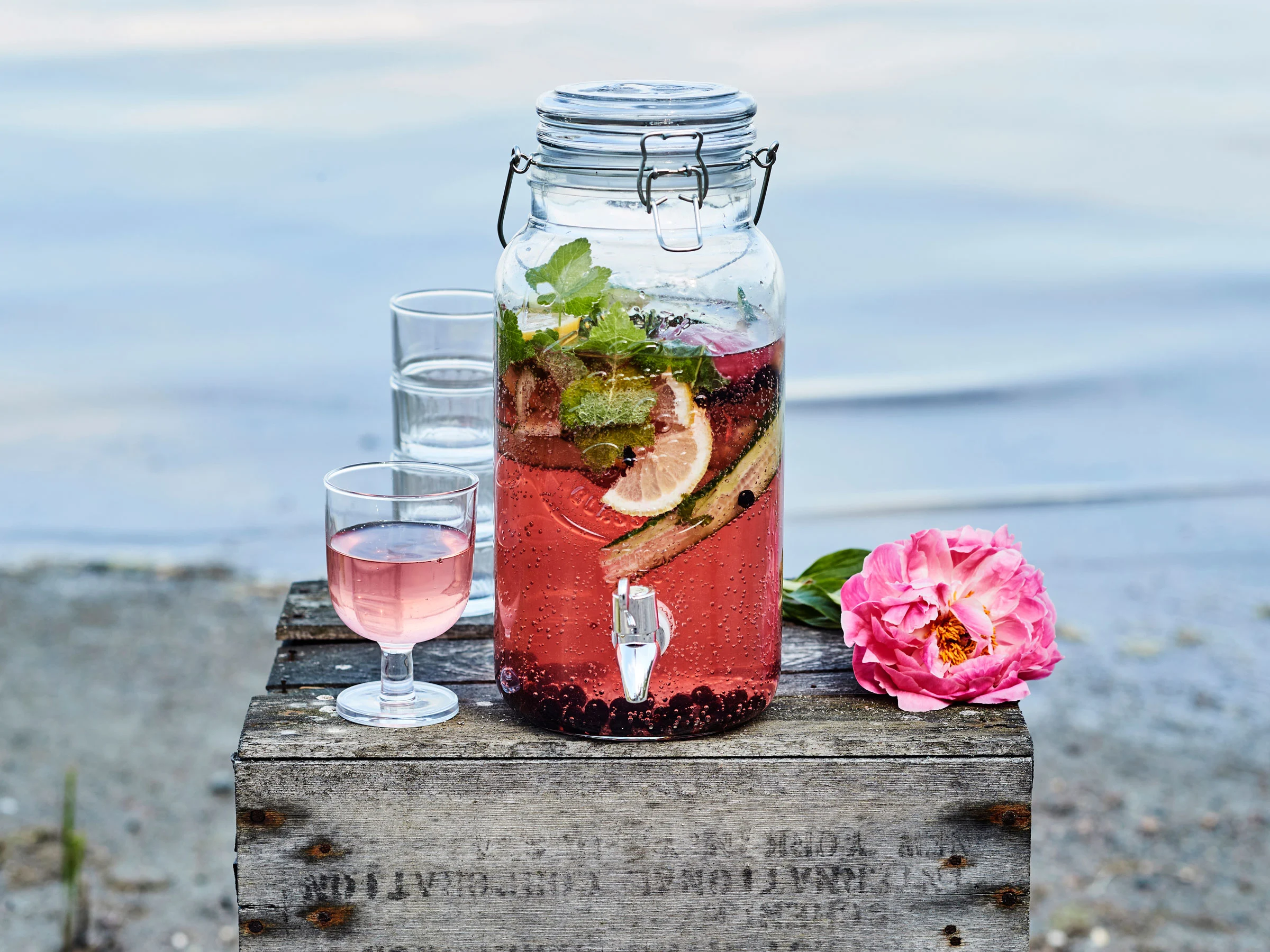 Mustaherukka-kurkkubooli