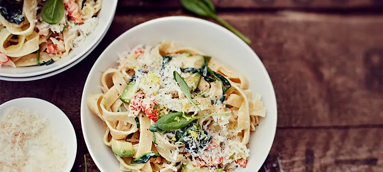 Sitruunainen avokado-ravunpyrstöpasta