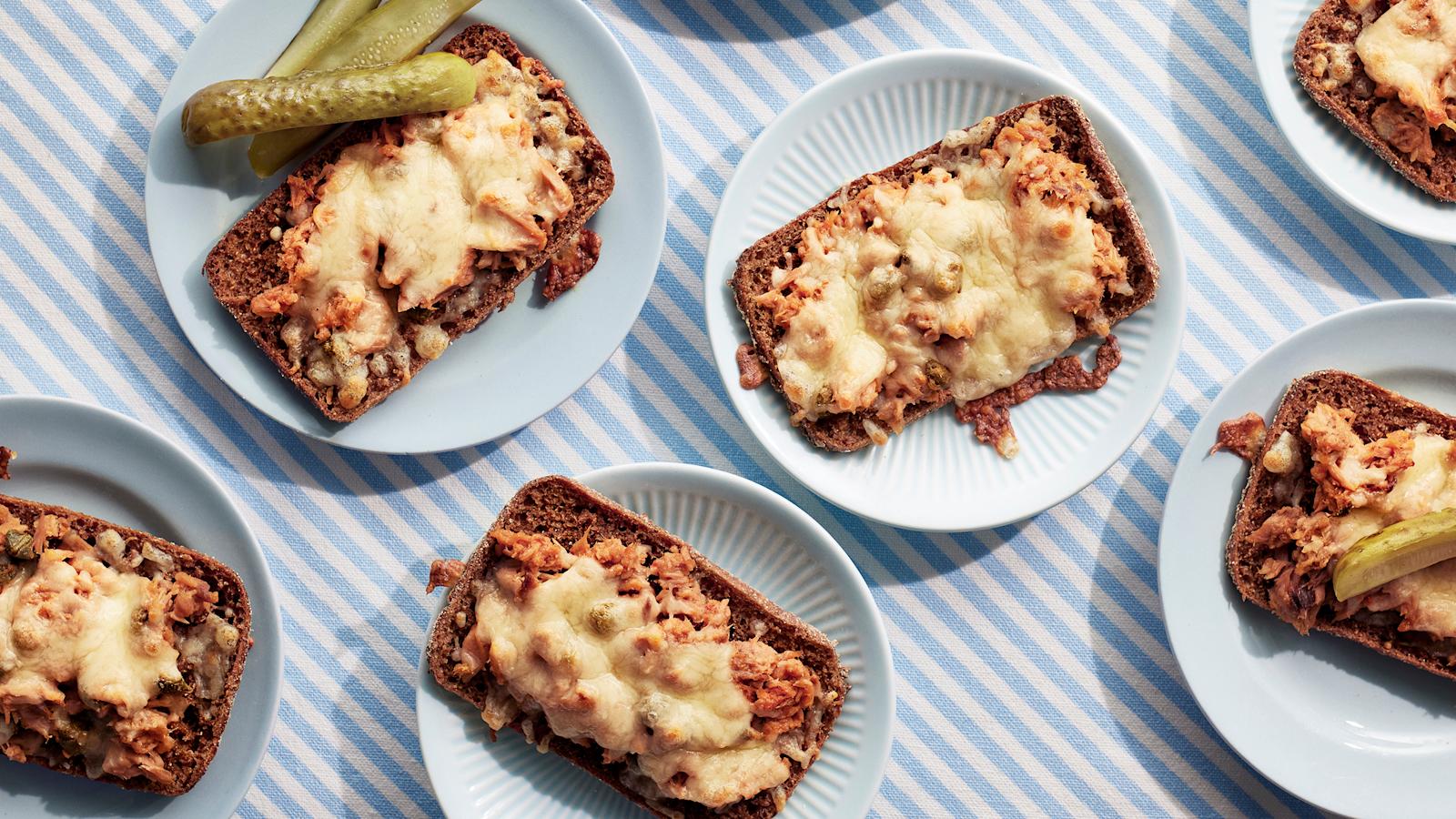 Lämpimät voileivat tonnikalasta