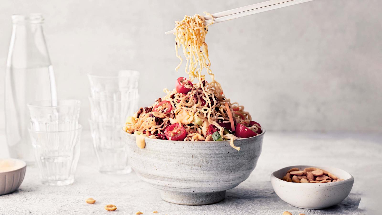 Rouskuva nuudelisalaatti