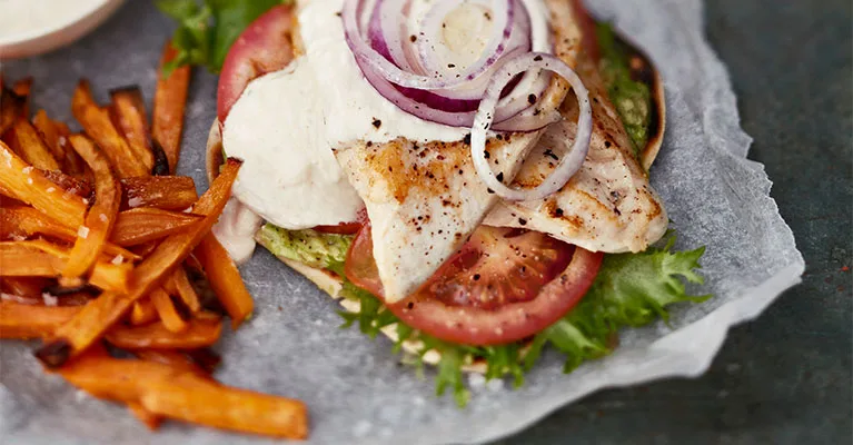 Skinny burger ja bataattiranskalaiset