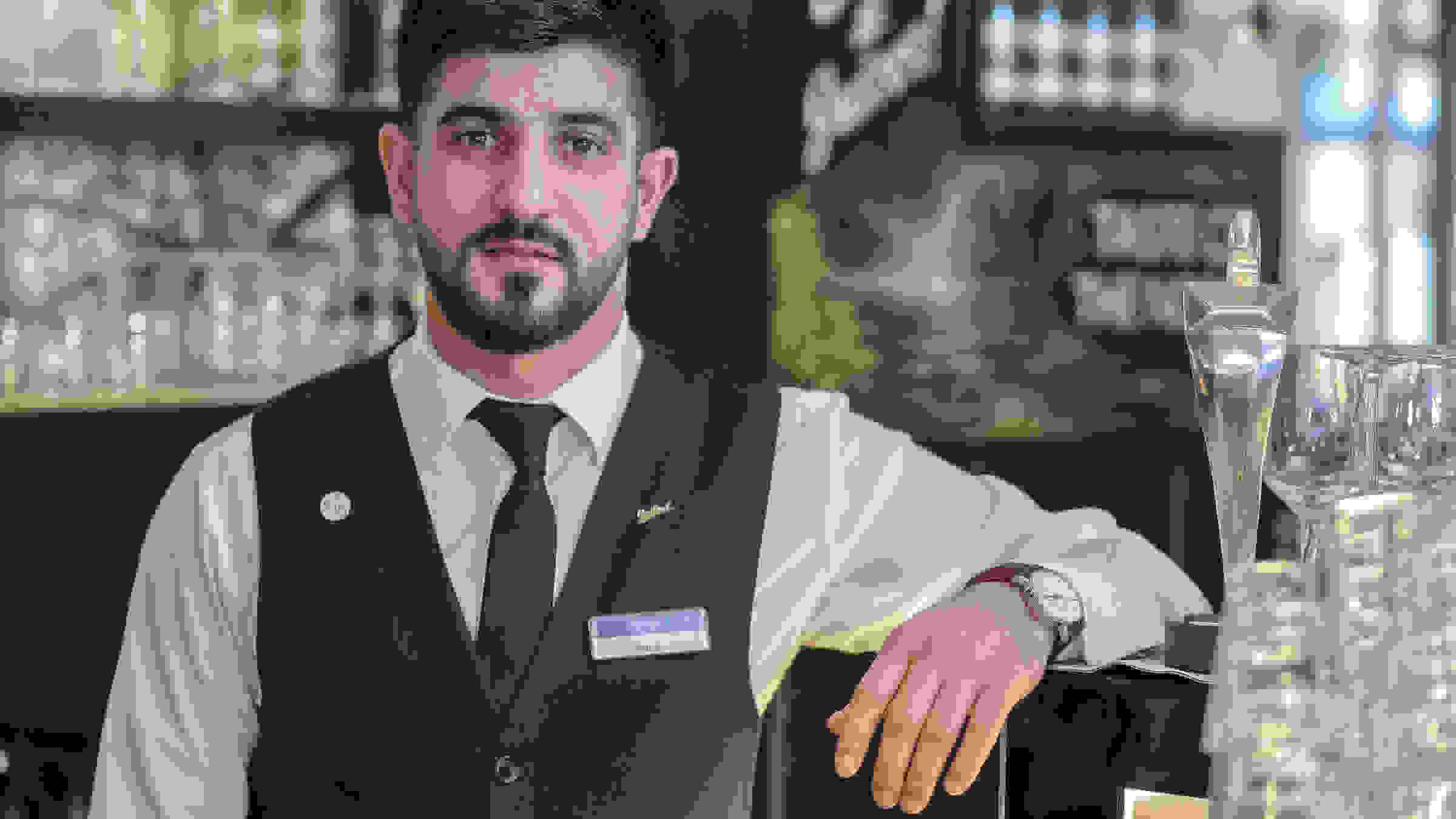 Murat Kilickesen voitti HoReCa-alan PRO 2020 -palkinnon ravintolan asiakaspalvelijoiden sarjassa. Hän työskentelee Helsingissä Radisson Blu Plazassa.