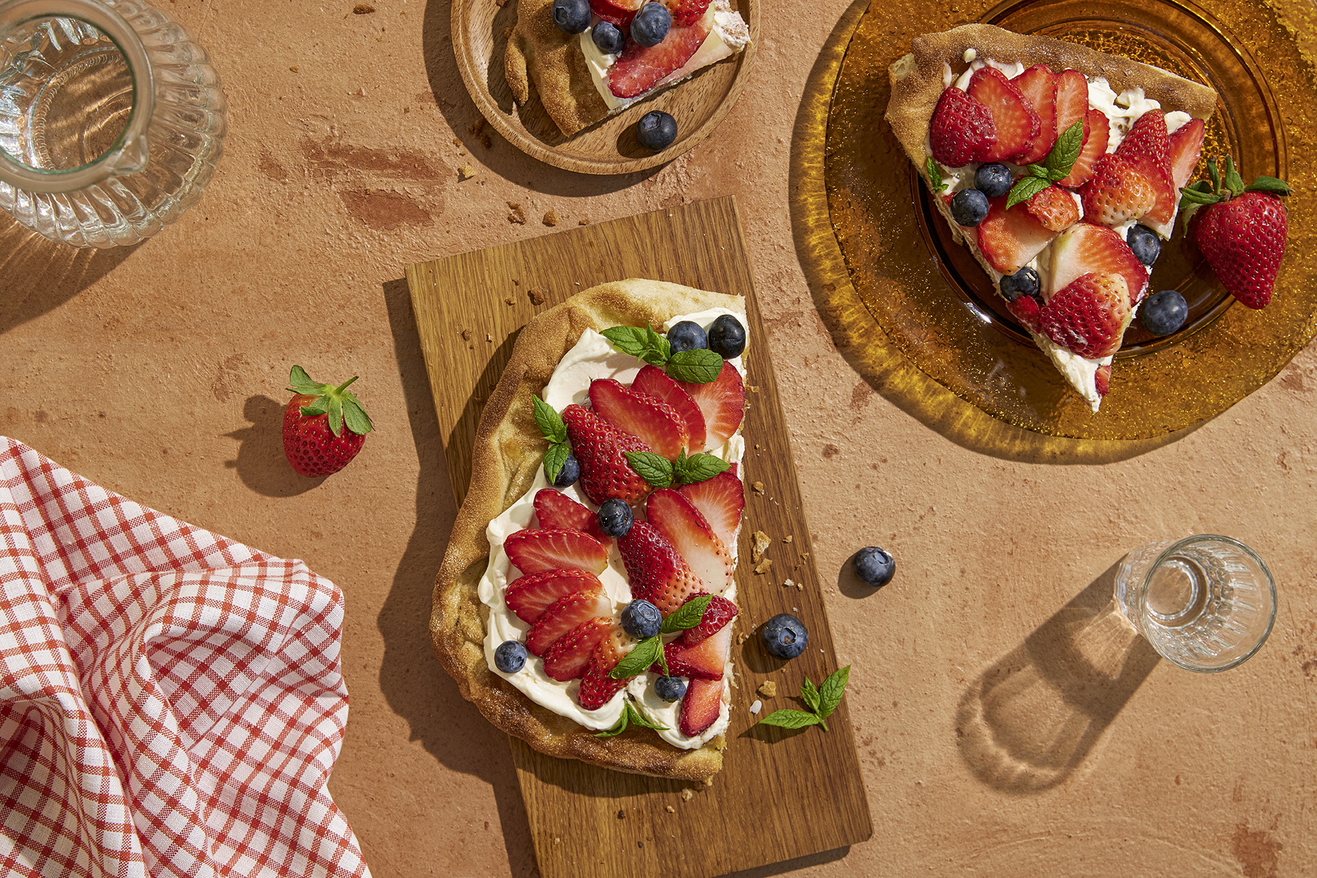 Kesäinen mansikka-pinsa