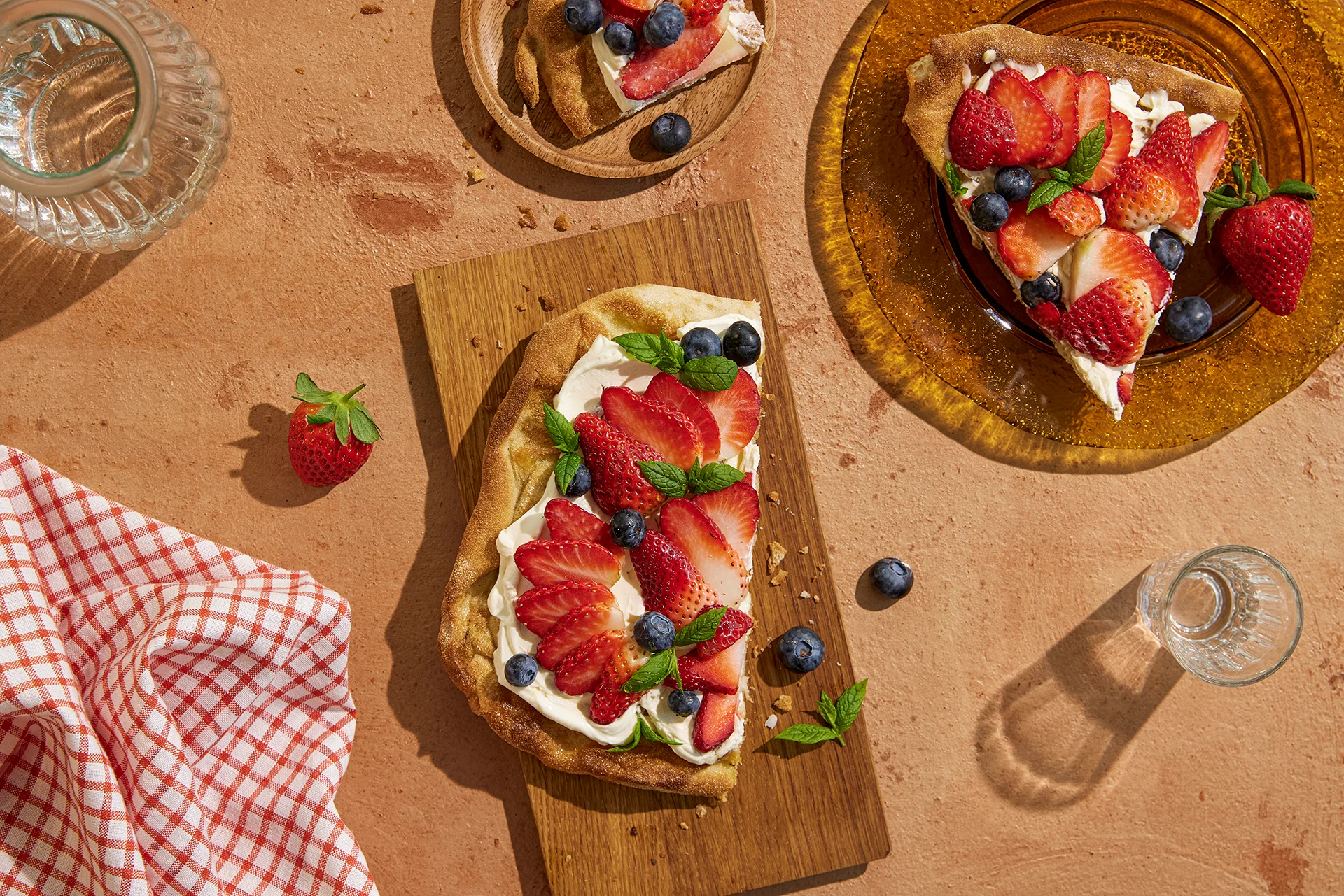 Kesäinen mansikka-pinsa