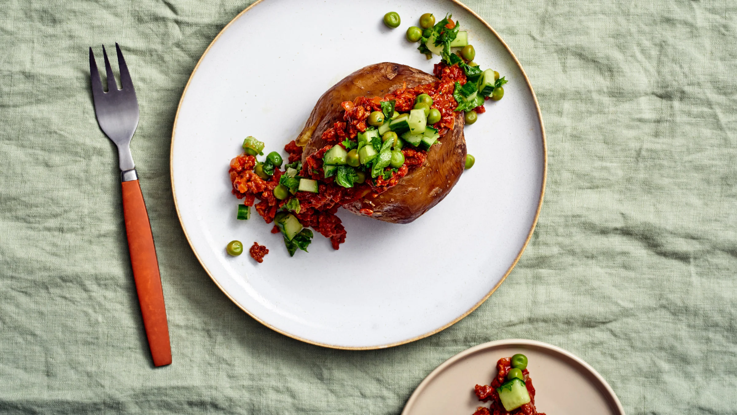 Uuniperuna jauhelihatäytteellä