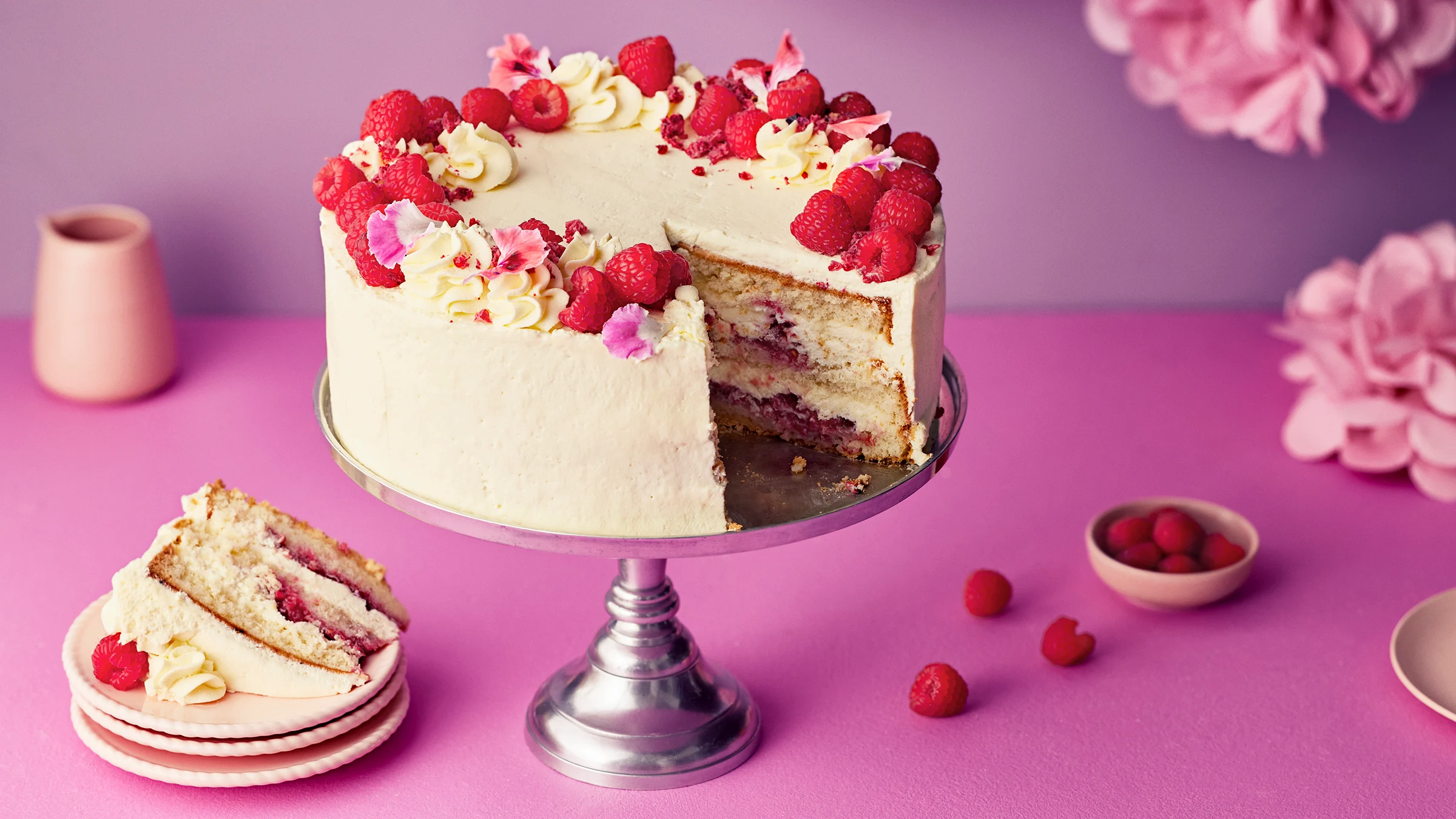 Ihana vadelma-valkosuklaakakku