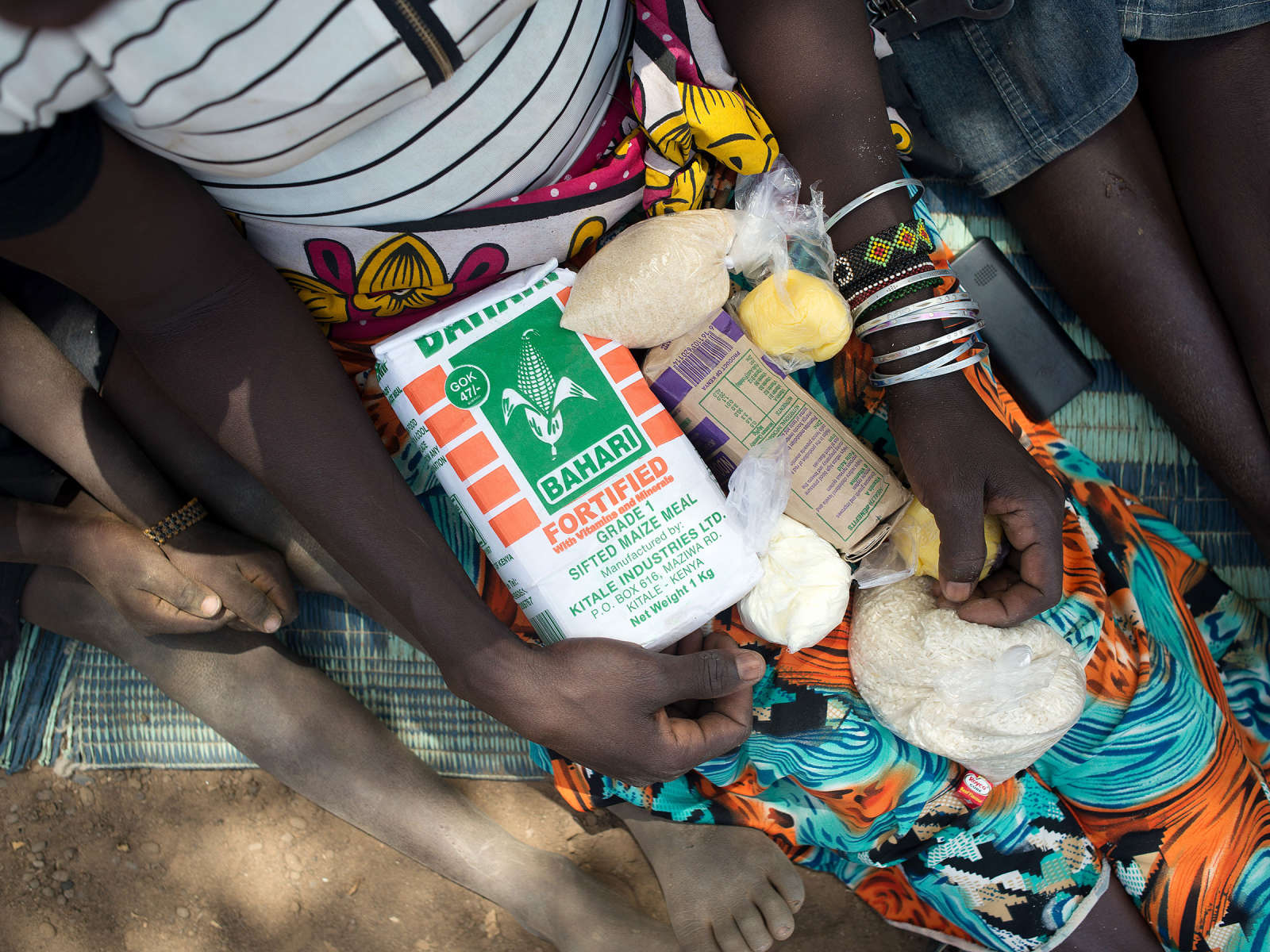 Pohjois-Keniassa Suomen Punainen Risti auttaa käteisavustuksilla noin 4000 haavoittuvimmassa asemassa olevaa perhettä. Lähes kaikki ostavat ruokaa.