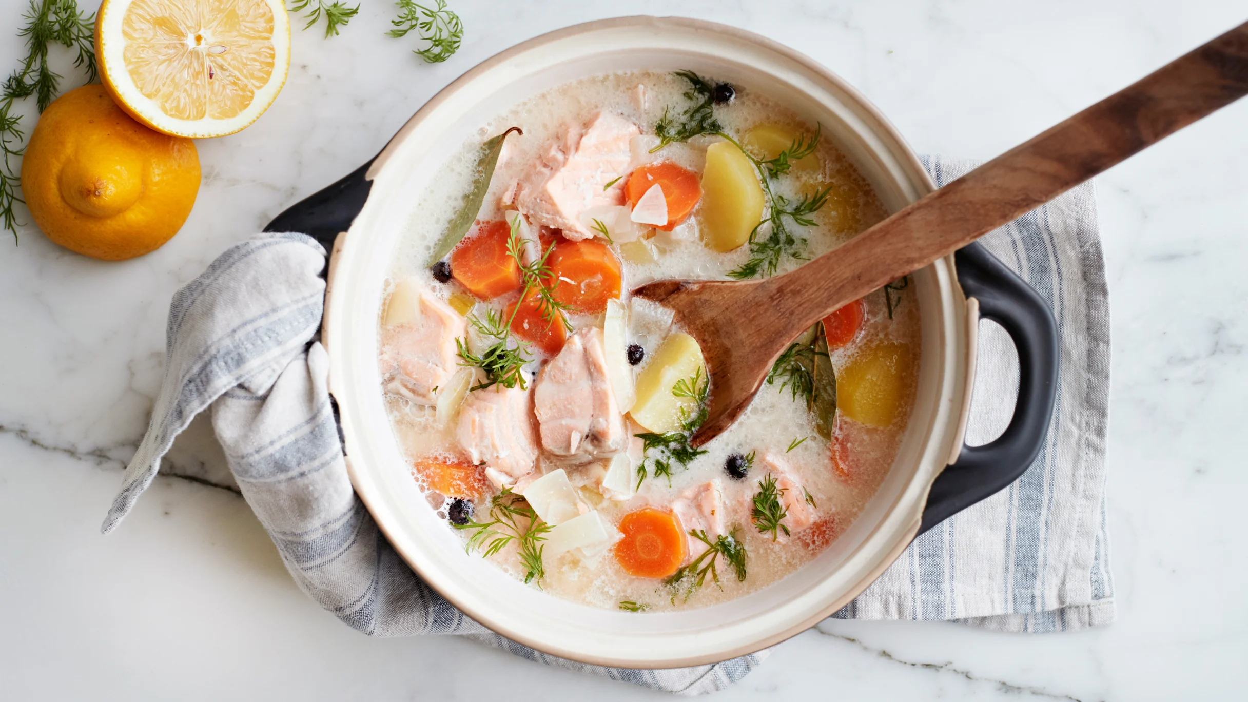 Lohikeitto maitoliemellä