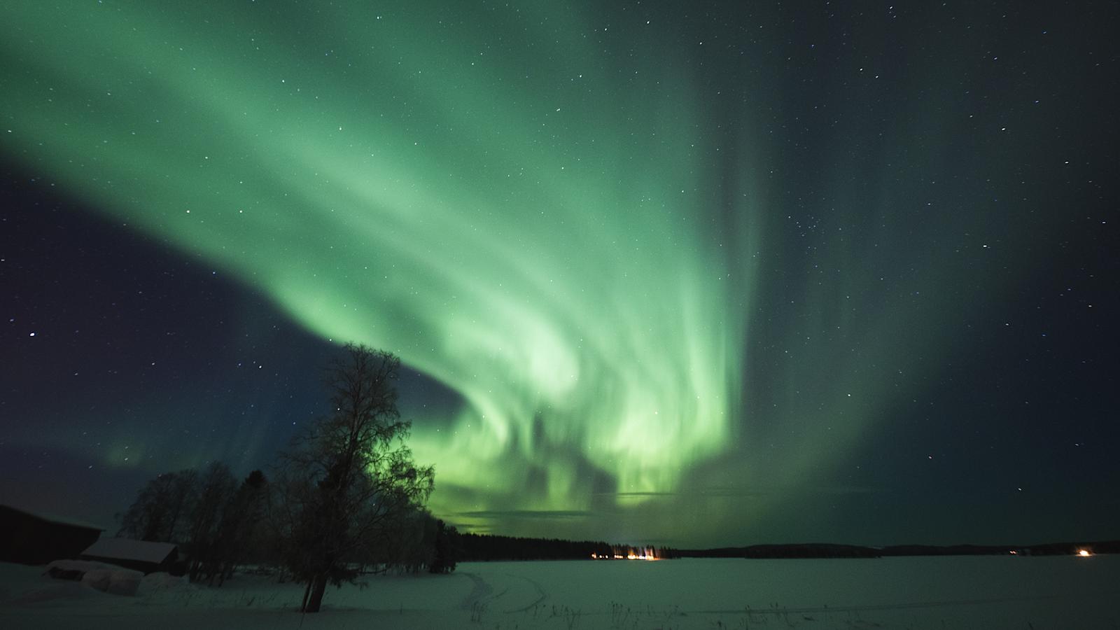 ”Revontulet kuuntelevat ihmisiä, siksi niiden edessä pitää olla hiljaa”, Sari sanoo.