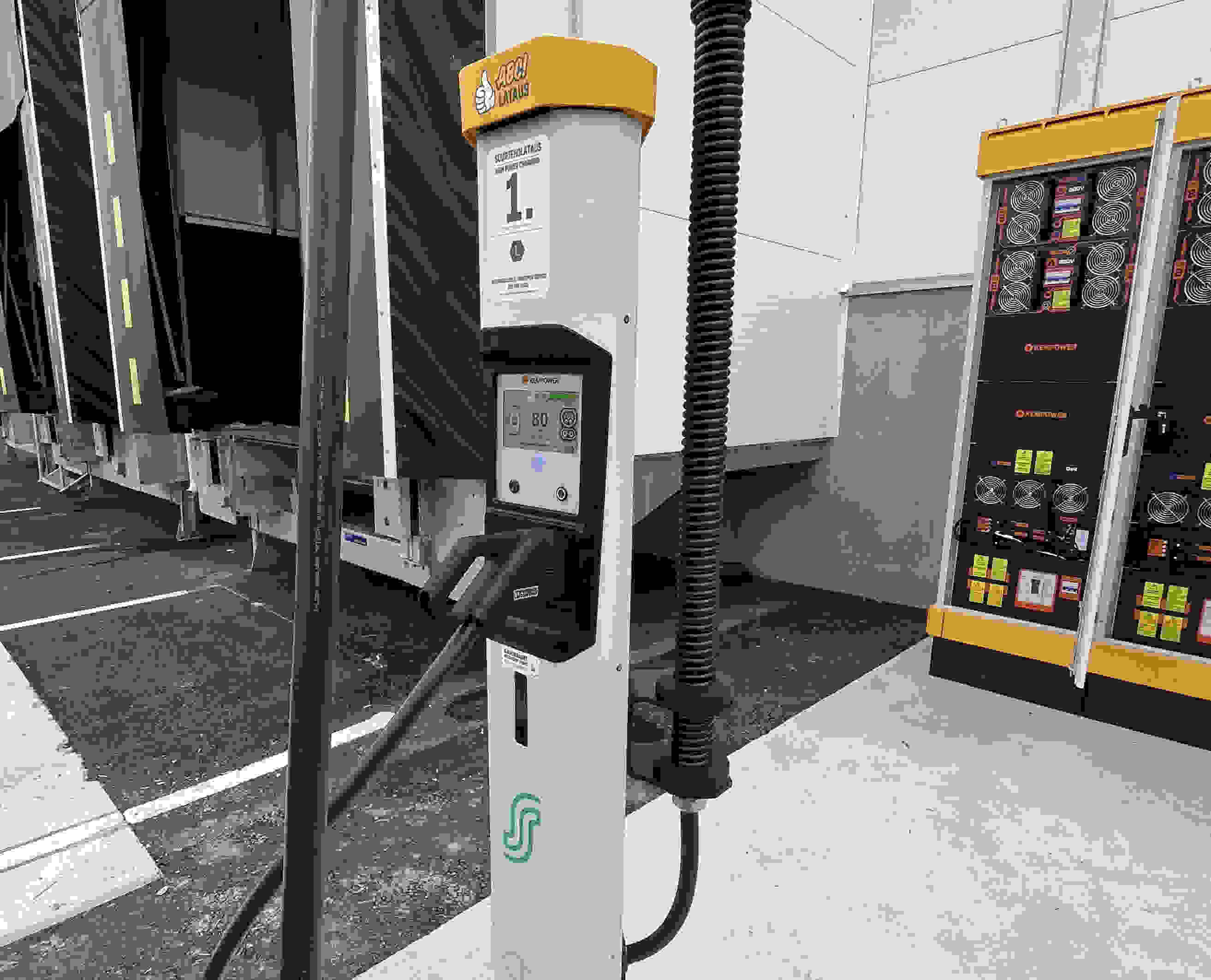 Sähkökuorma-autot Inex jakelu