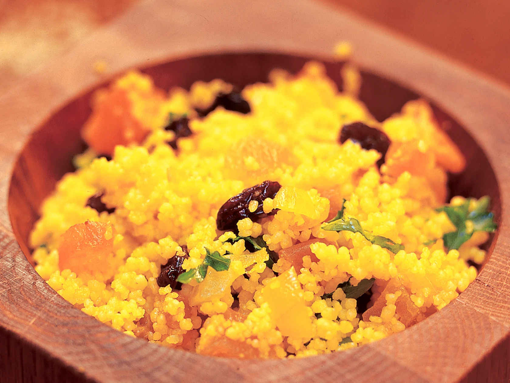 Mausteinen couscoussalaatti