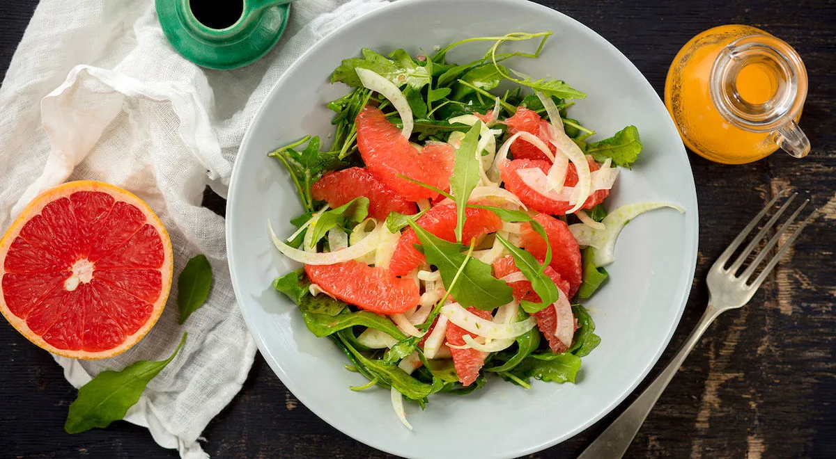 Verigreippi-fenkolisalaatti