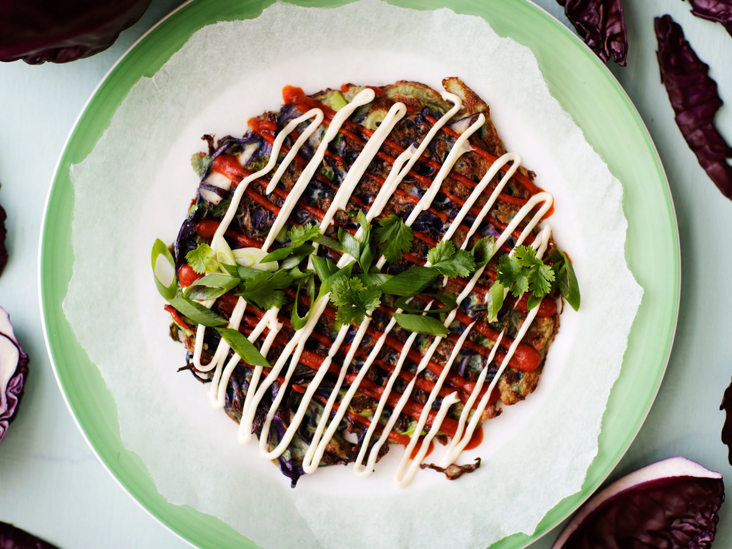 Japanilainen punakaalimunakas okonomiyaki