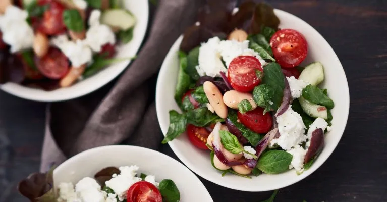 Marinoitu voipapusalaatti fetajuustolla