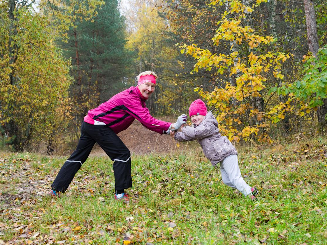 Isovanhemmilla on vaikutusta lapsenlasten tulevaisuuteen.