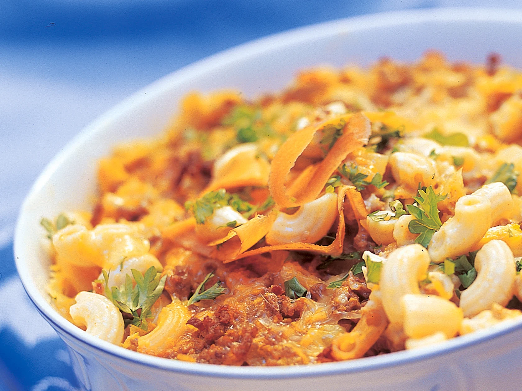 Currylla maustettu lihamakaronilaatikko