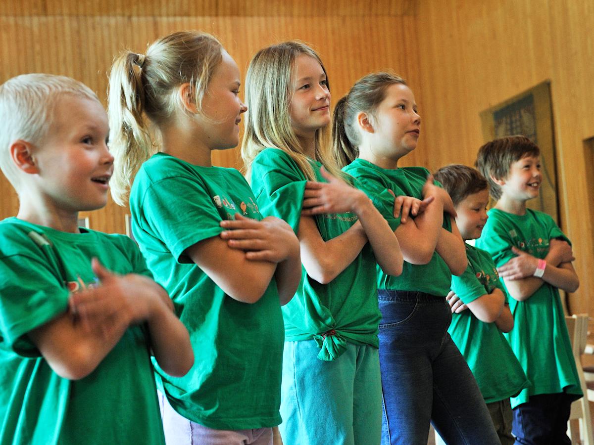 Lukas Vuohelainen (vas.), Matleena Hoppania, Enna Salonen, Inka Arponen, Ilmo Miettunen ja Alpo Miettunen