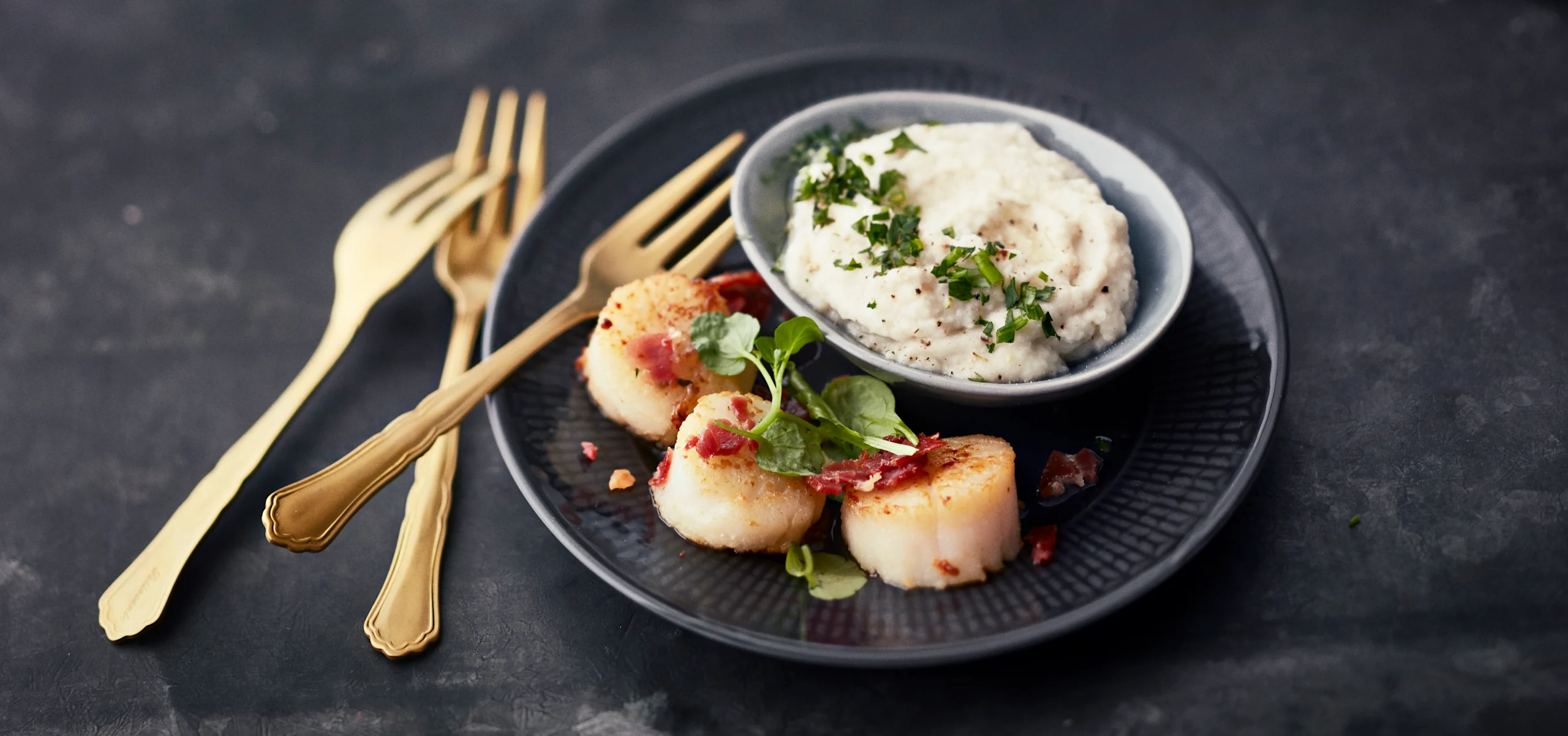 Kampasimpukka ja mustajuuripyree