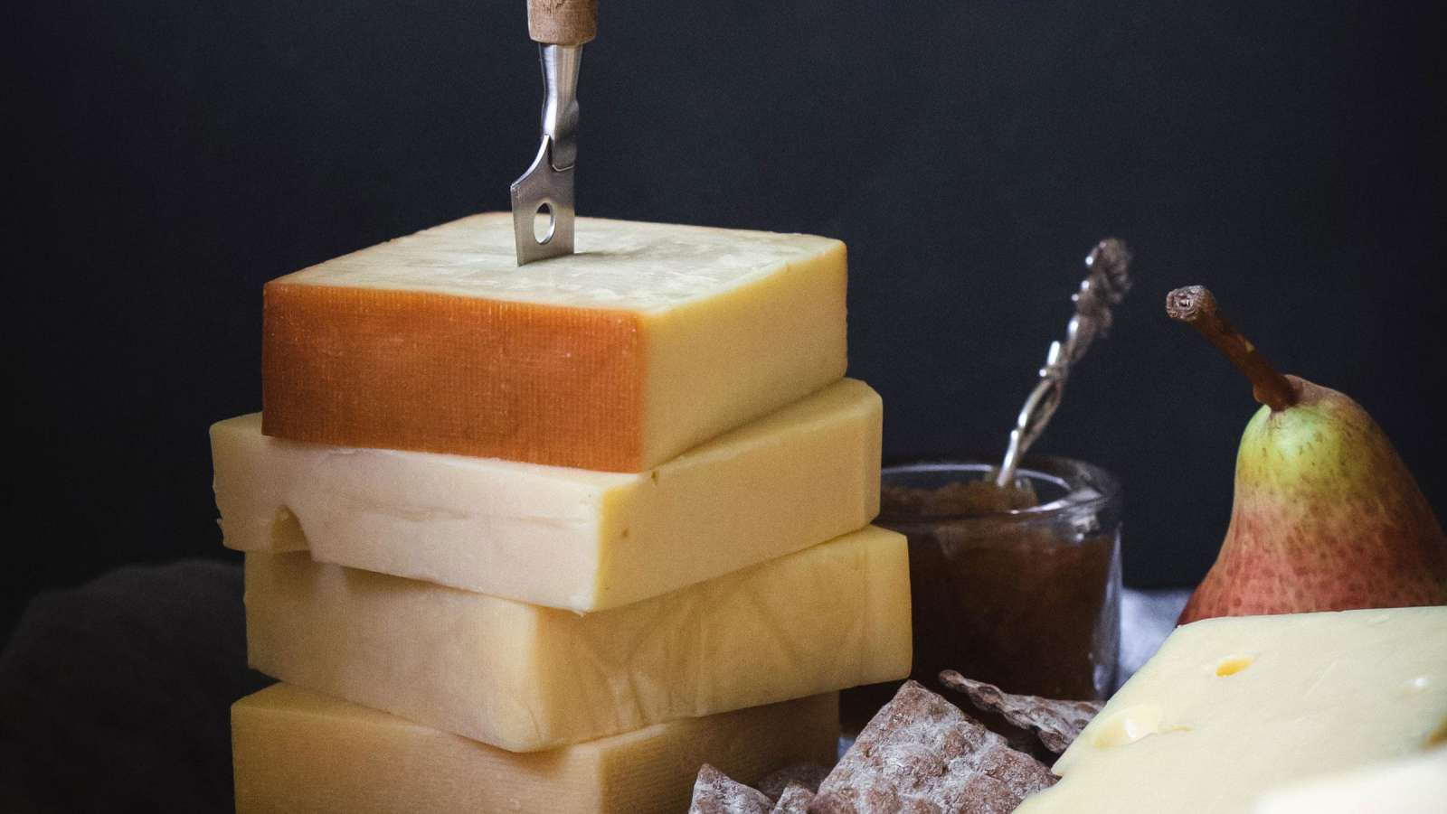 Juuston makuun ja olemukseen vaikuttavat maidon ominaisuudet ja sen käsittely. Eri juustolajien kypsytysajatkin vaihtelevat.