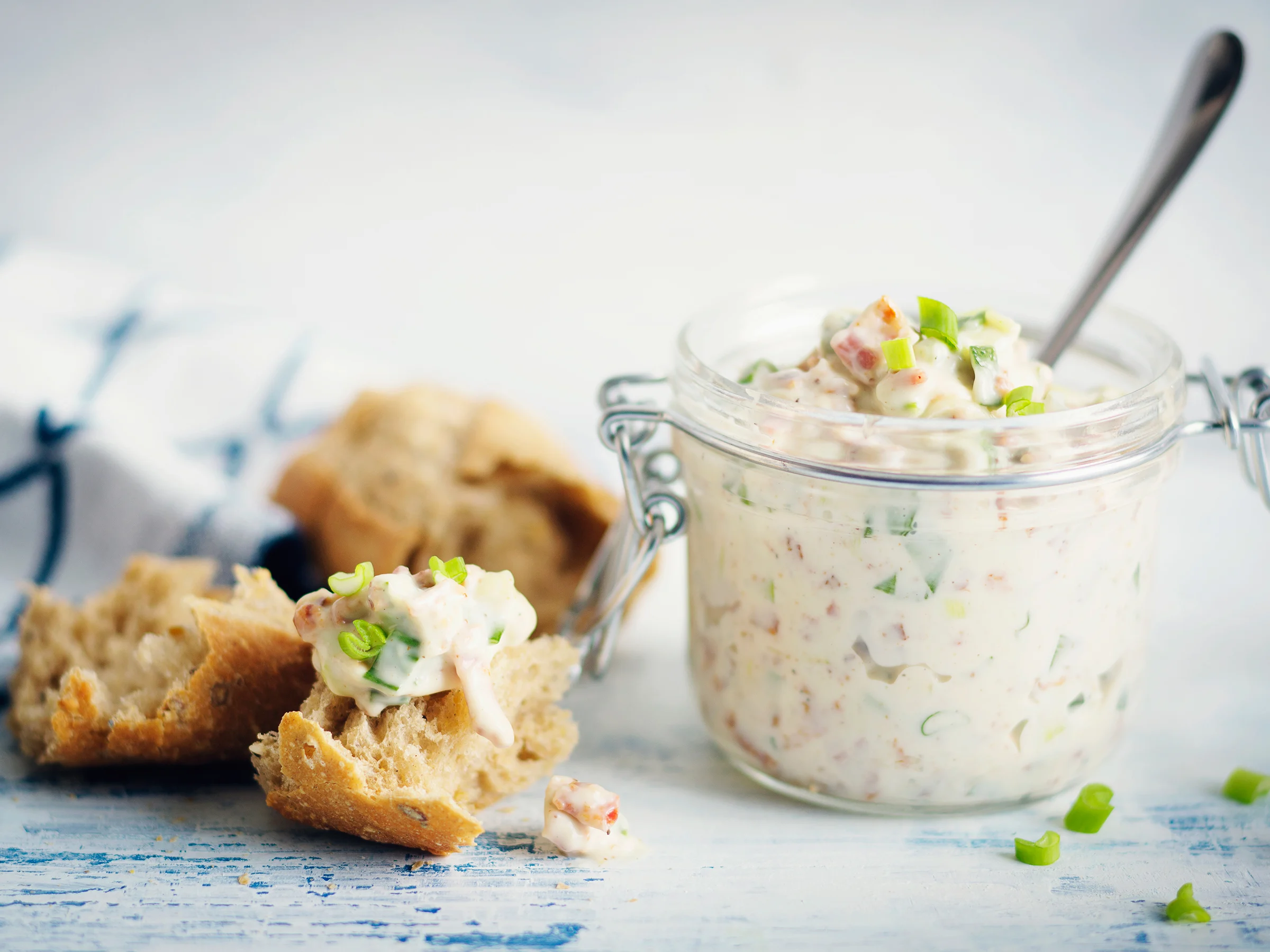 Pekoni-kevätsipulimajoneesi