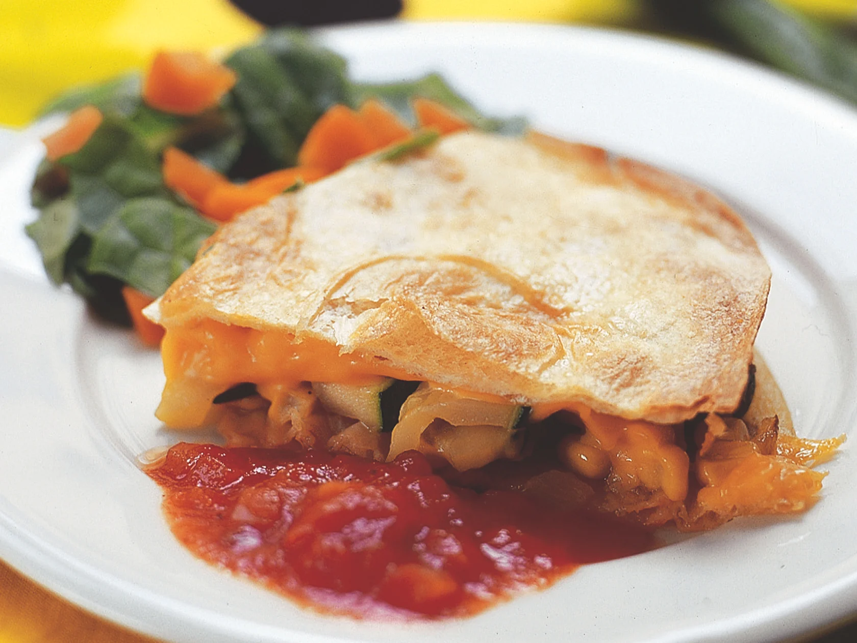 Kesäkurpitsatäytteiset uunitortillat