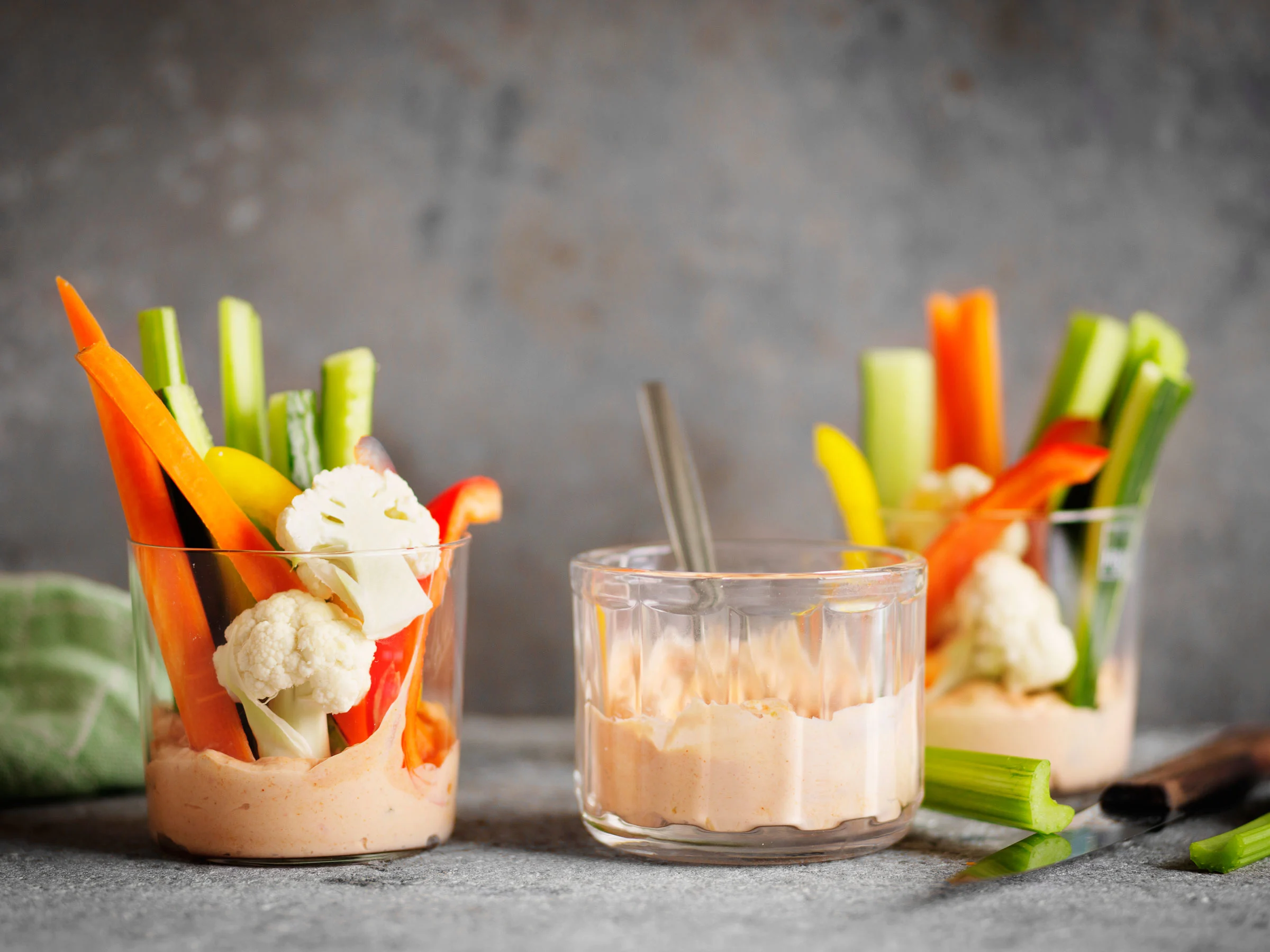 Värikkäät dippikipot