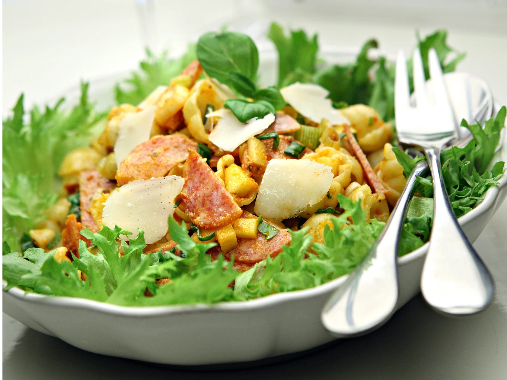 Italialainen salamisalaatti