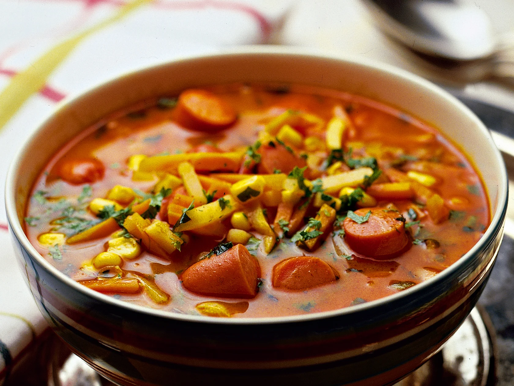 Nakkikeitto texmex-tyyliin