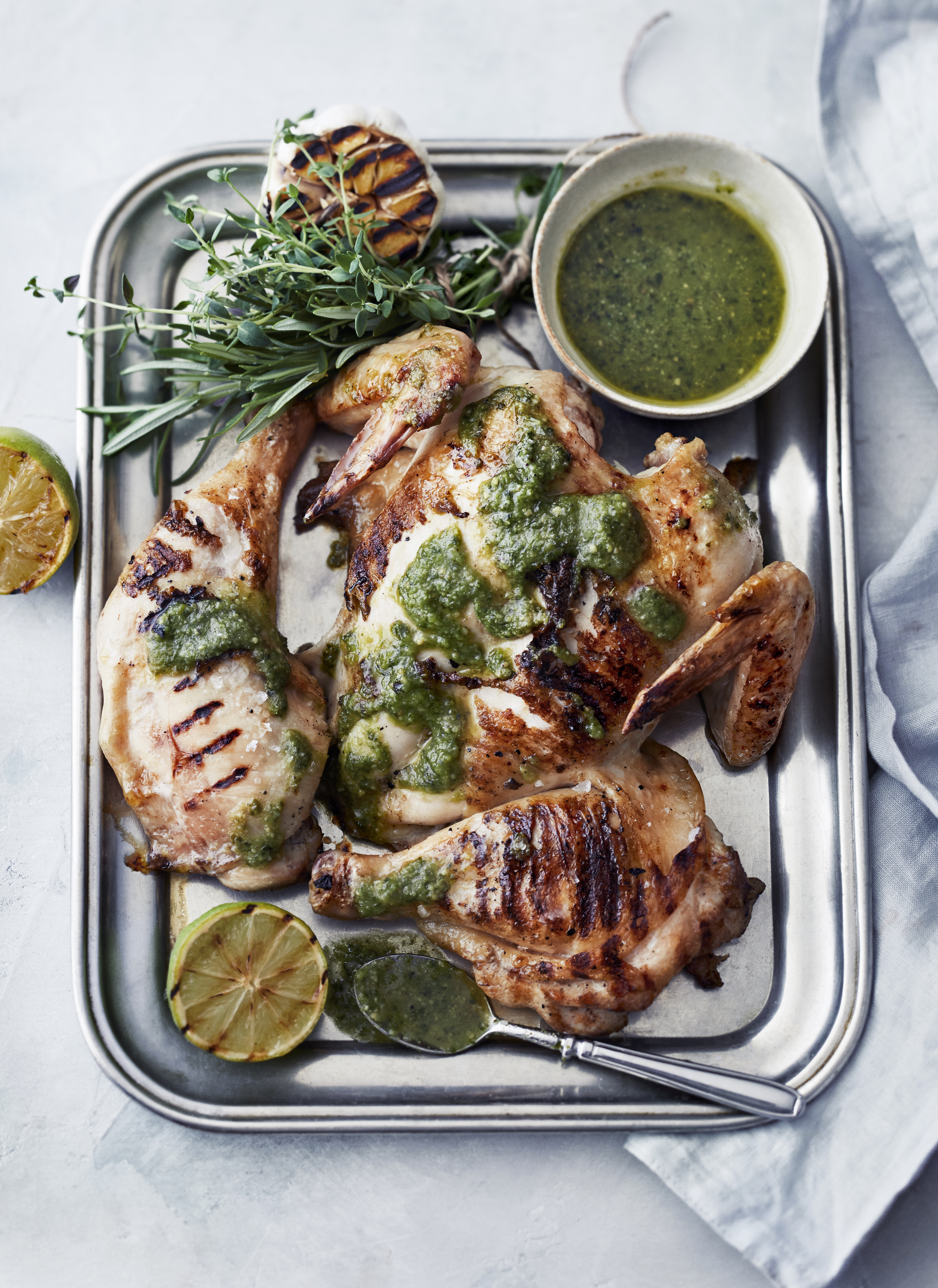 Perhosbroileri grillissä