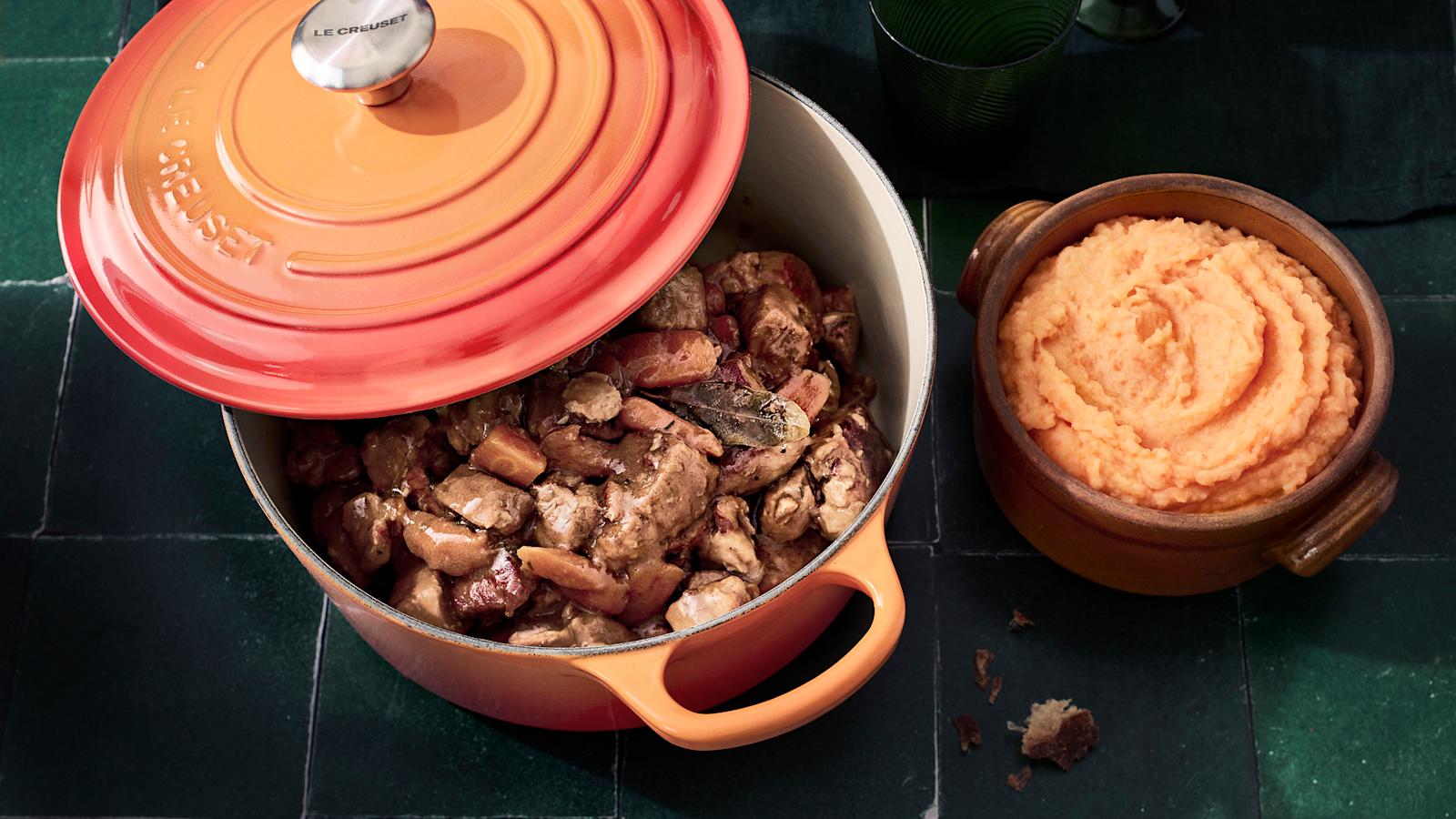 Tender pork stew in the oven 