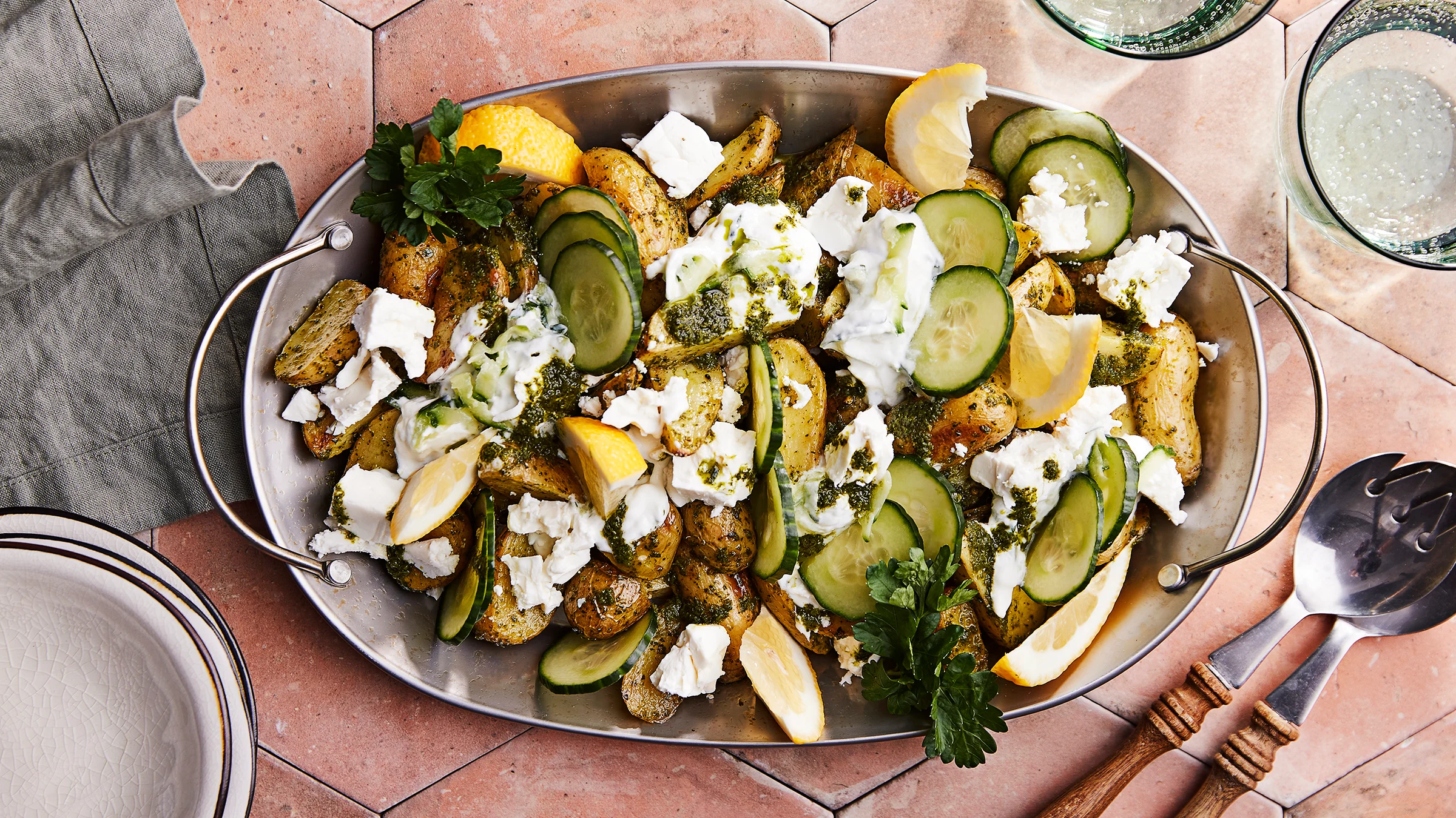 Paahdettu perunasalaatti tsatsikilla