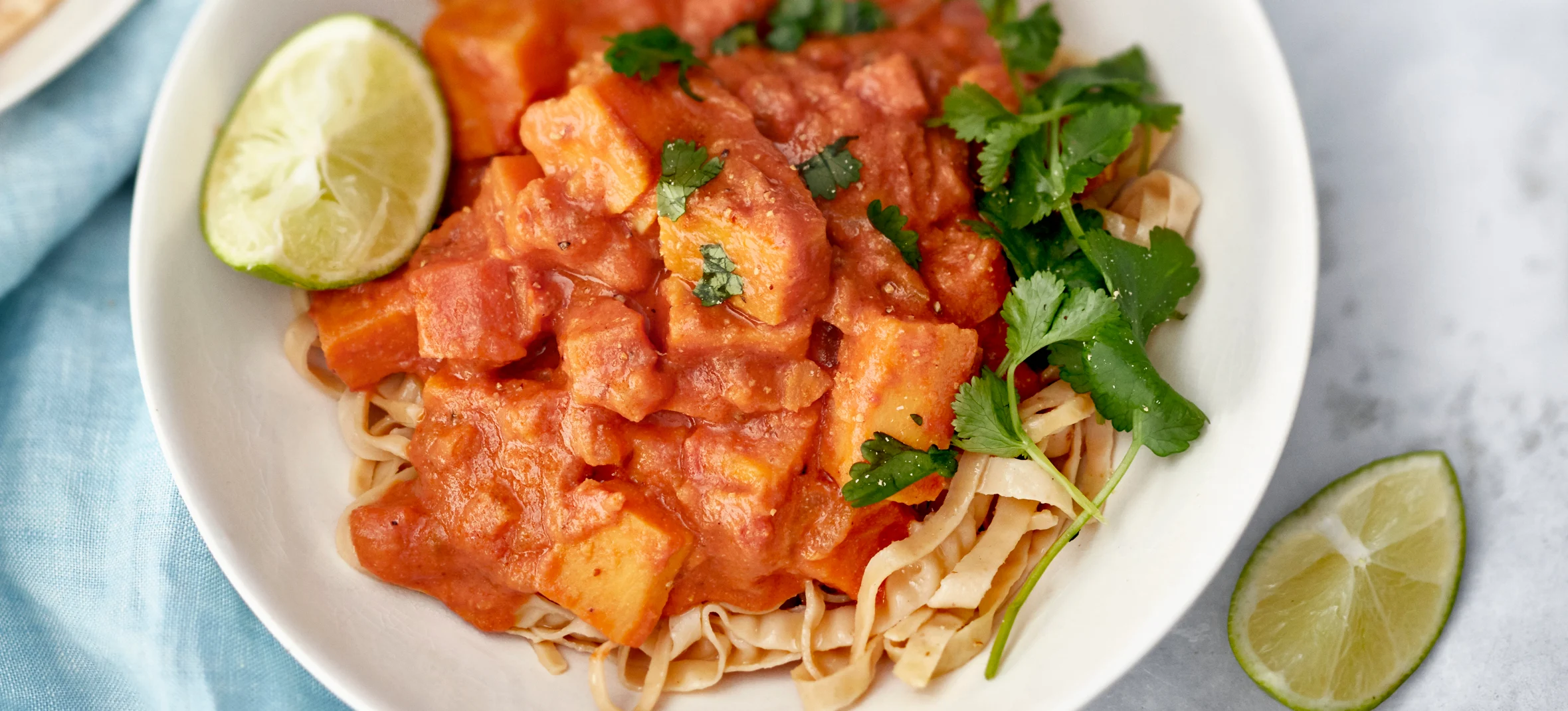 Bataatti-kookosmaitopata ja kikhernetagliatelle