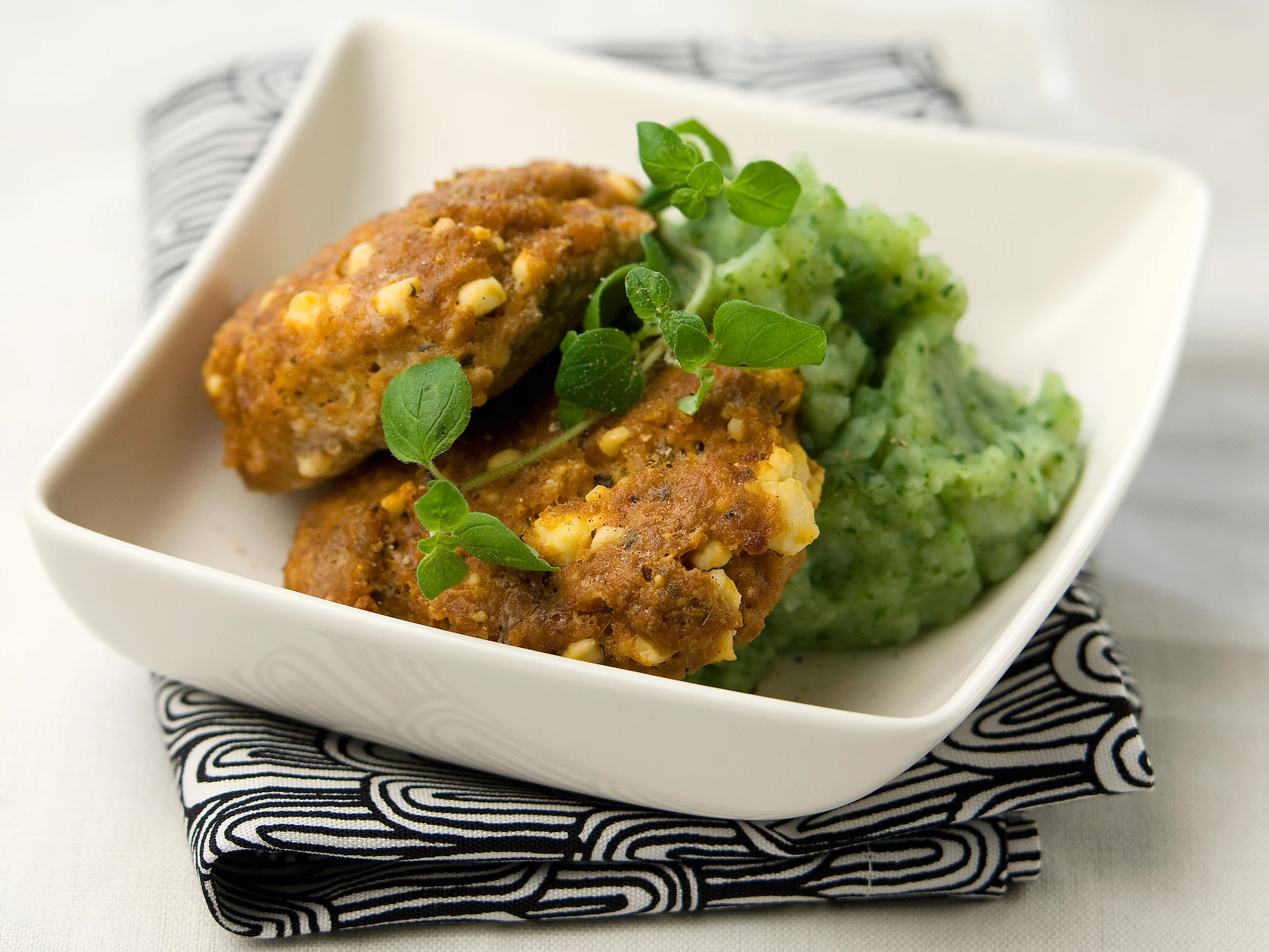 Kreikkalaiset jauhelihapihvit