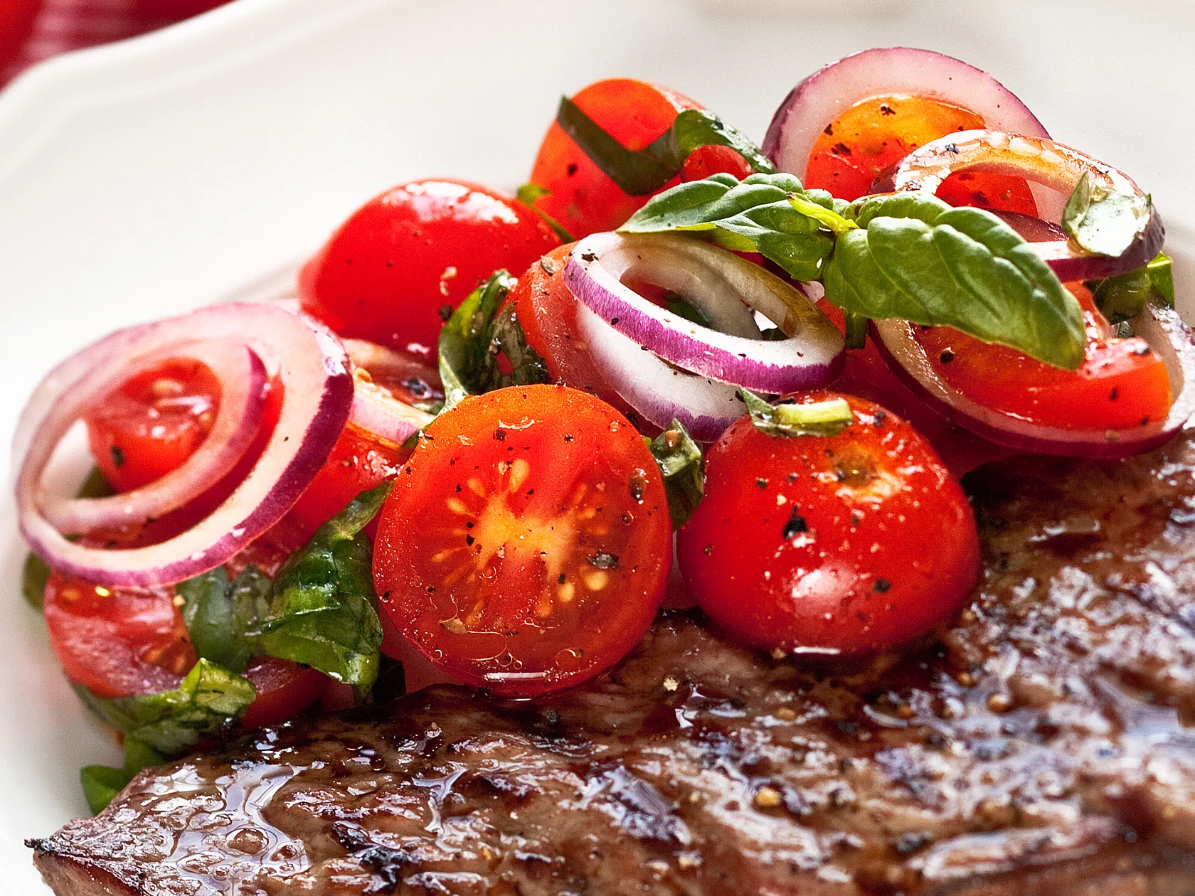 Kirsikkatomaattisalaatti