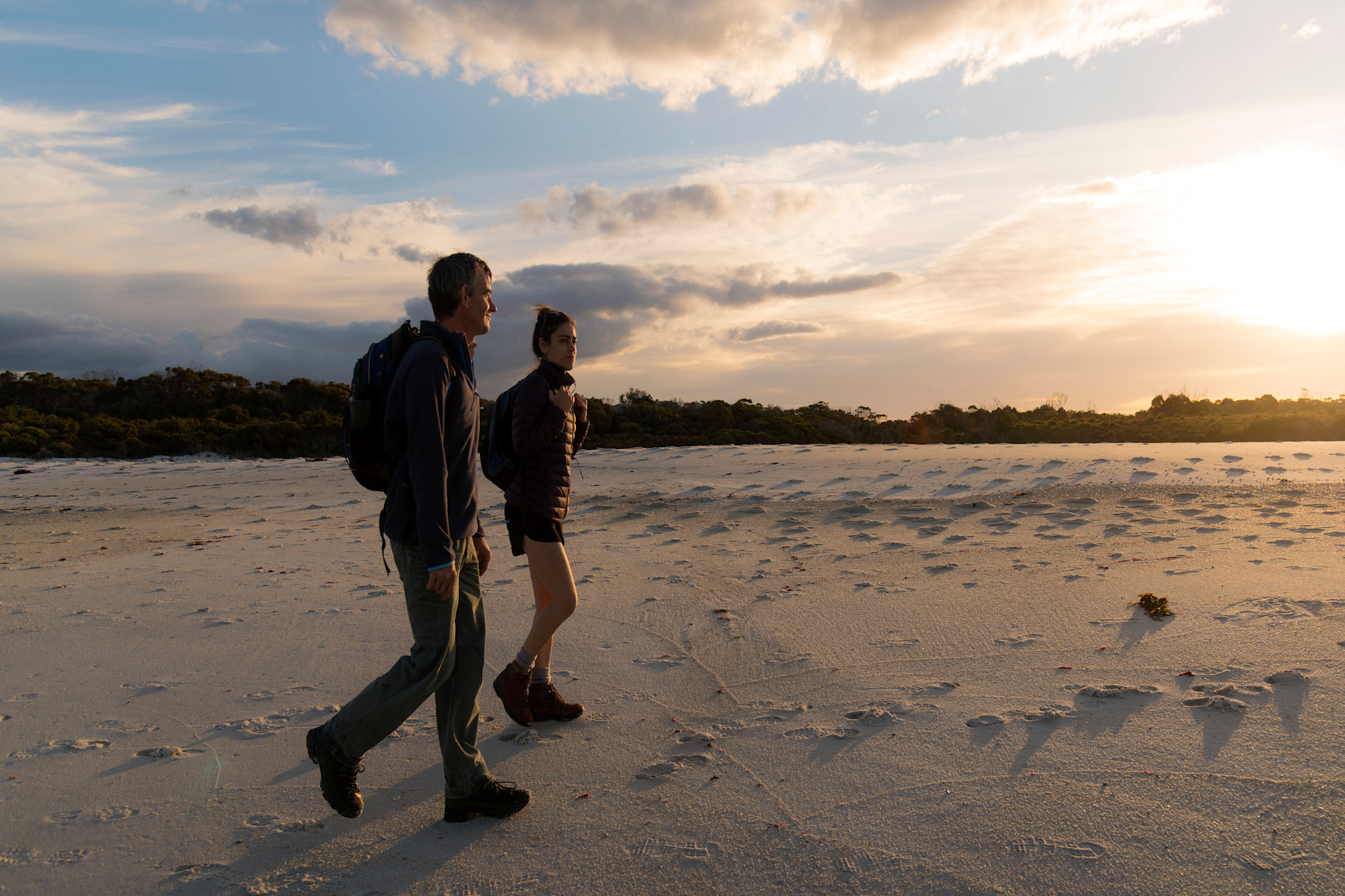 Hiking Tasmania’s east coast at sunset with wukalina Walk © Tourism Australia