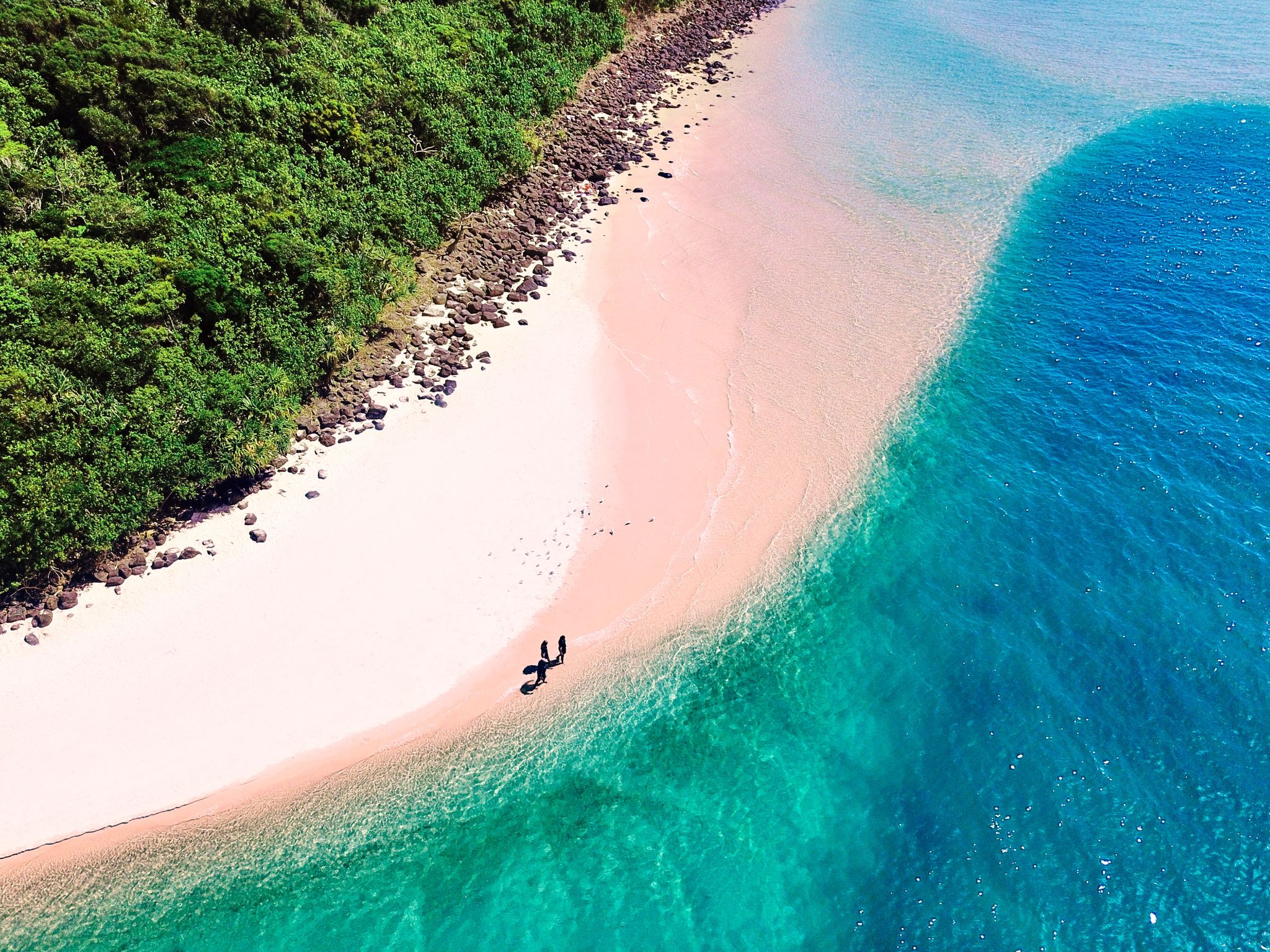 Taking in a spectacular view of Queensland's Burleigh headland with a Jellurgal guide © Jellurgal Aboriginal Cultural Centre