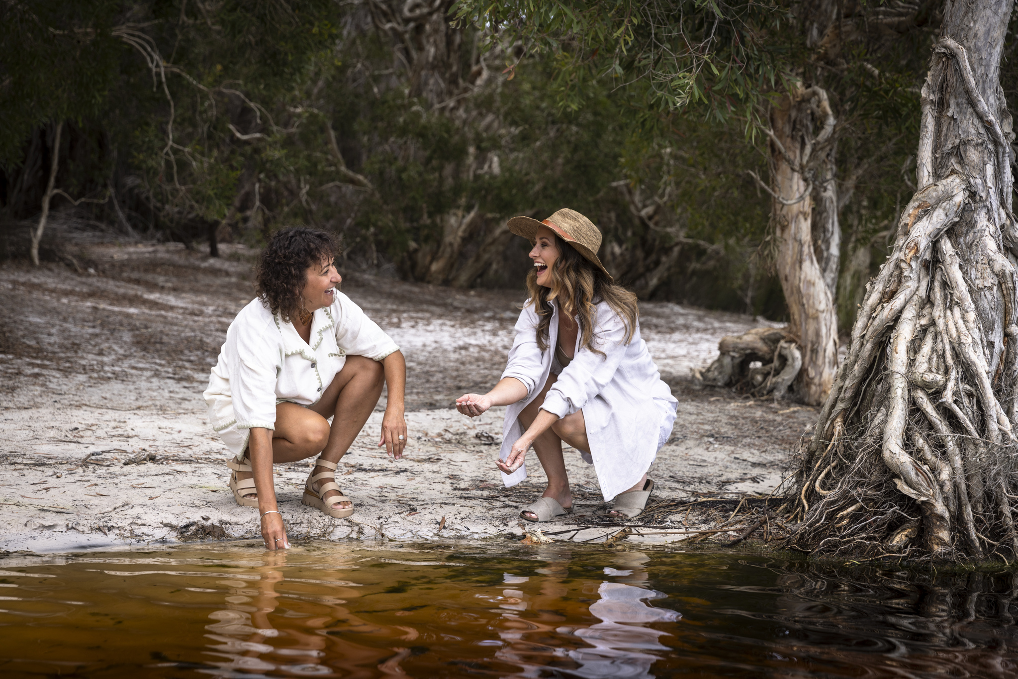Guide Elisha Kissick of Yura Tours showing a traveller around North Stradbroke Island / Minjerribah, Queensland © Tourism Australia