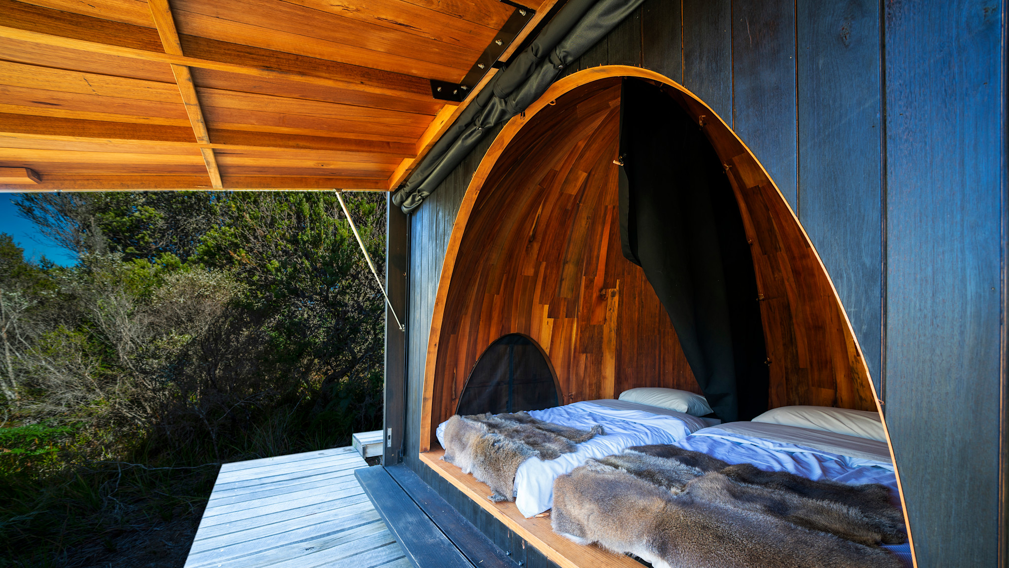 Carbon-positive accommodations along the wukalina Walk trail in northeast Tasmania © Tourism Australia