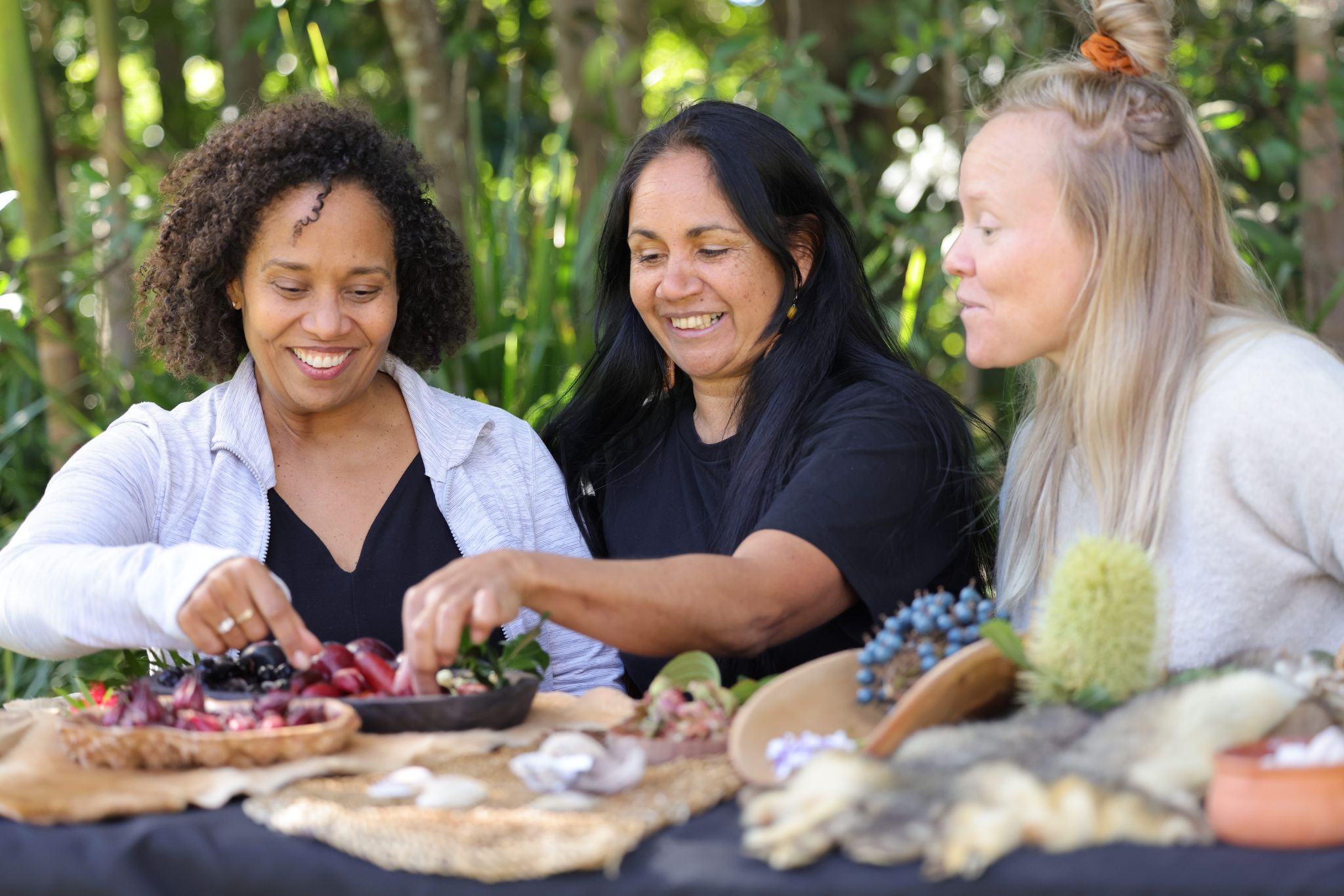 Guide Delta Kay of Explore Byron Bay explaining native produce to guests in Byron Bay, New South Wales © Tourism Australia