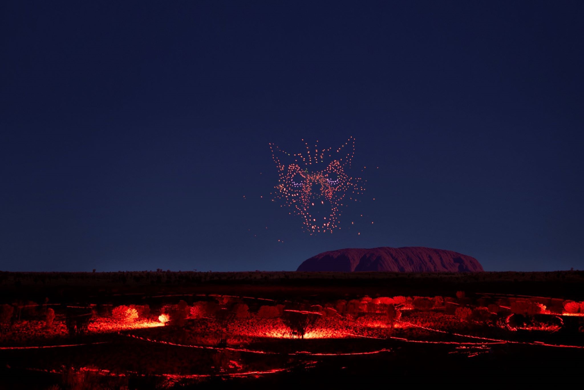 Wintjiri Wiru is a spectacular light show involving 1,000 luminous drones and Anangu culture, at Ayers Rock Resort beside Uluru. 