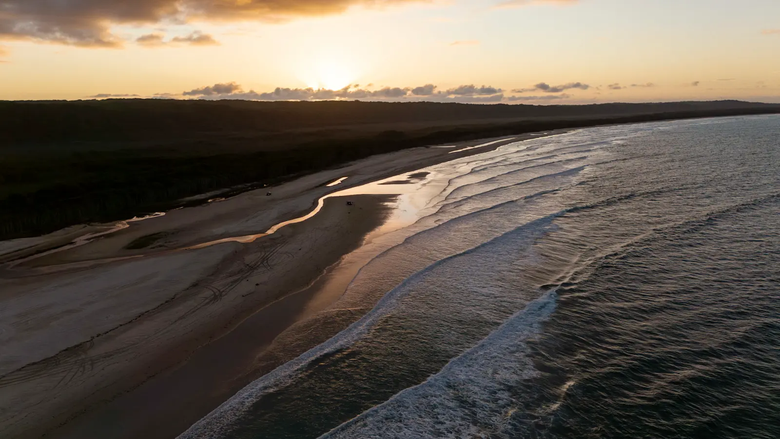 Yura Tours,  Minjerribah/North Stradbroke Island, Queensland © Tourism Australia