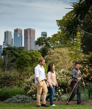 Aboriginal Heritage Walk at Royal Botanic Gardens Melbourne, VIC © Tourism Australia 