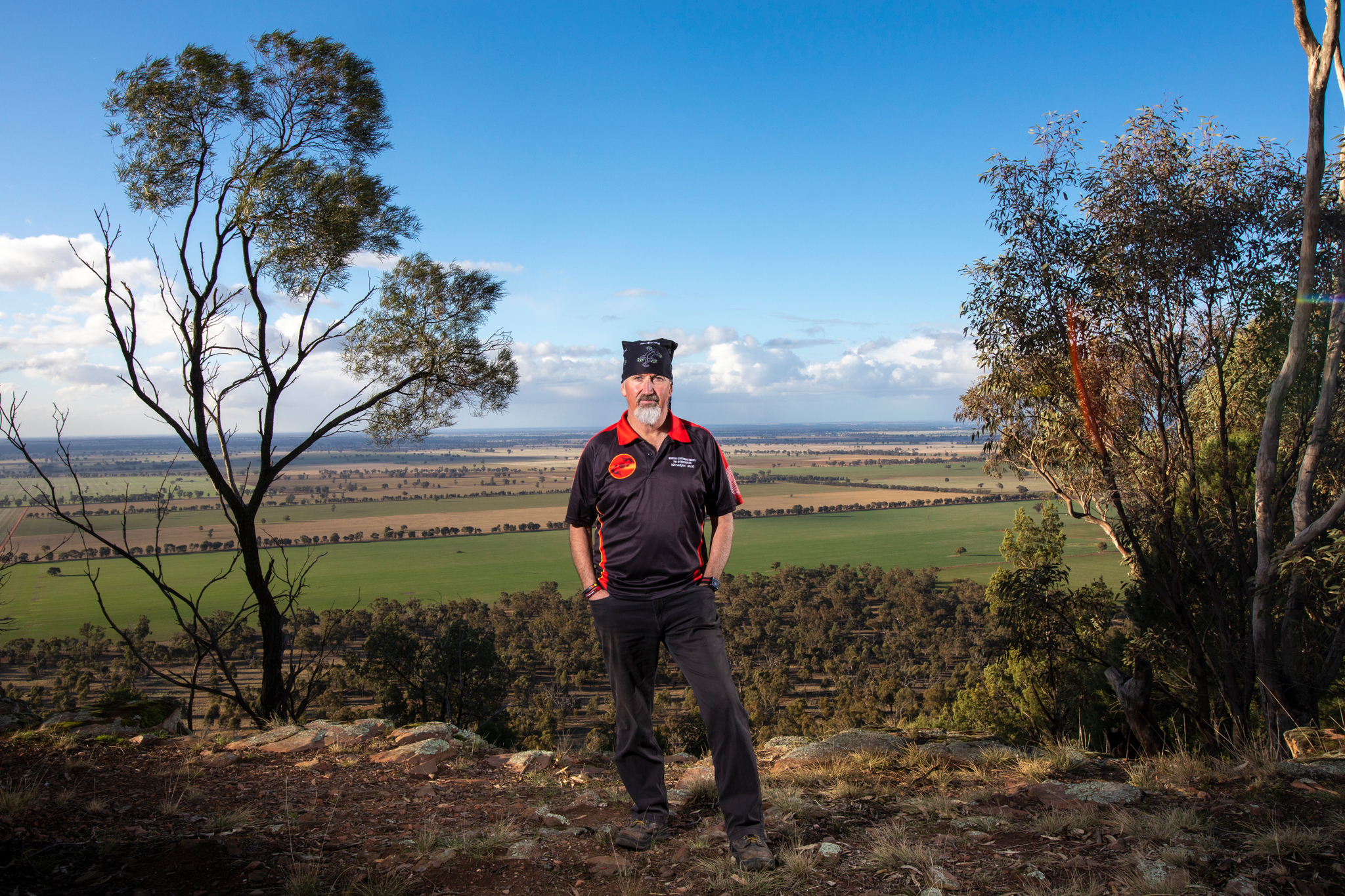 Bundyi Aboriginal Cultural Tours guide Mark Saddler in Wagga Wagga, NSW © Destination NSW 