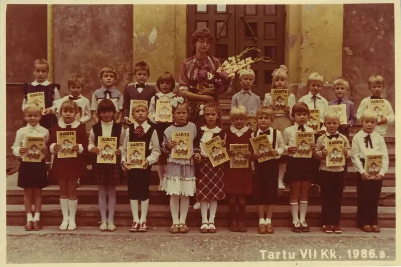 Starting school is a big deal! Kids wear their best clothes and sometimes get a special present. In 1986, first-graders in Tarku, Estonia, proudly held a copy of the popular “Aabits” magazine, which was based on a TV show about a teddy bear. What did you wear and get on your first day of school?