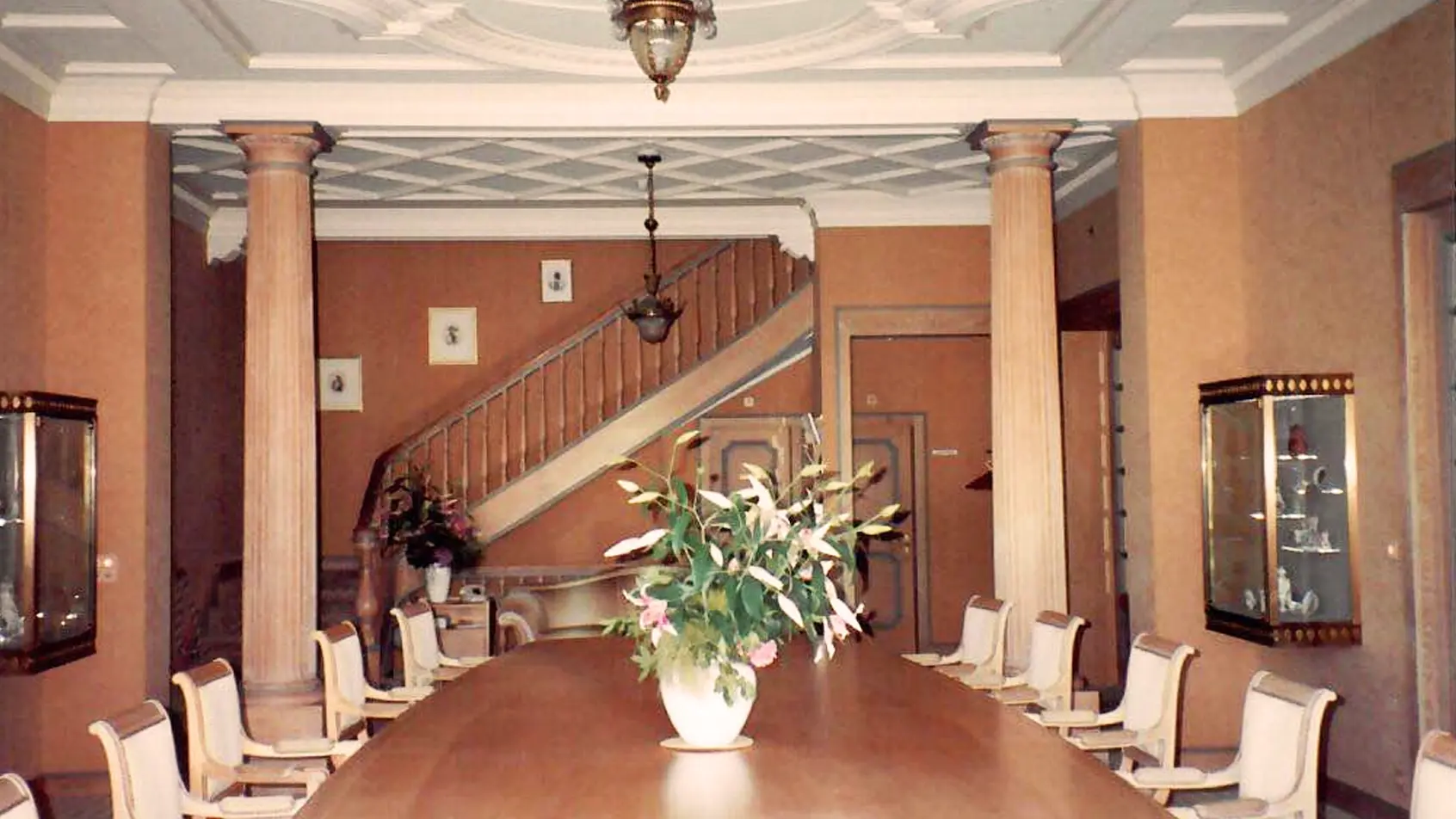 In 1980, Villa Ernst was remodeled to accommodate the new Jacobs Suchard Museum. During this process, most of its unique character was eliminated in favor of a more conventional, elegant look. 