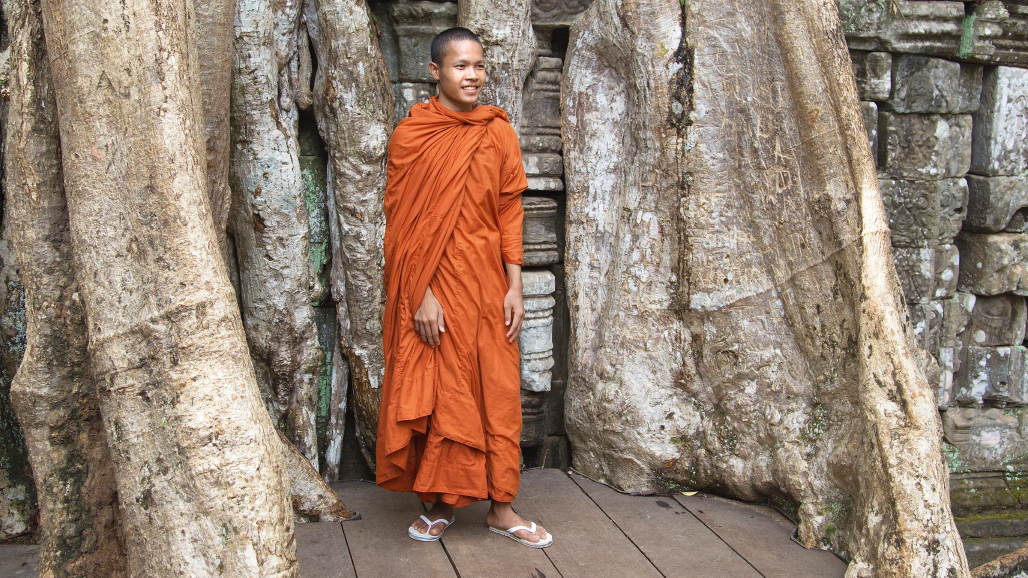 Buddhism is a religion based on the teachings of the Buddha. It began in India and spread throughout Asia. There are different types of Buddhism, and the clothes worn by monks are different. In Southeast Asia, monks traditionally wear robes in spice colors such as curry, cumin and bright saffron orange.