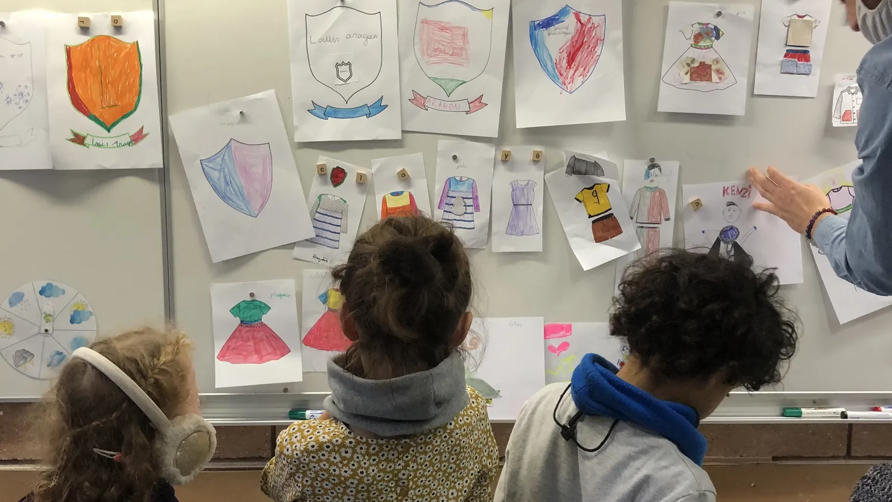 Understanding yourself and others: French kids vote on their class uniform and learn how to make rules about dress democratically by listening to everyone’s opinions.