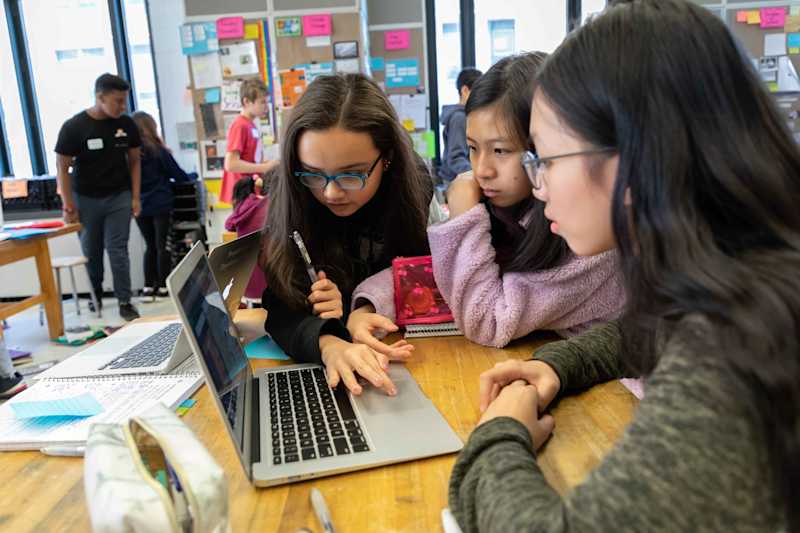 Flexible Learning Options via Asynchronous Courses with Microcredentials